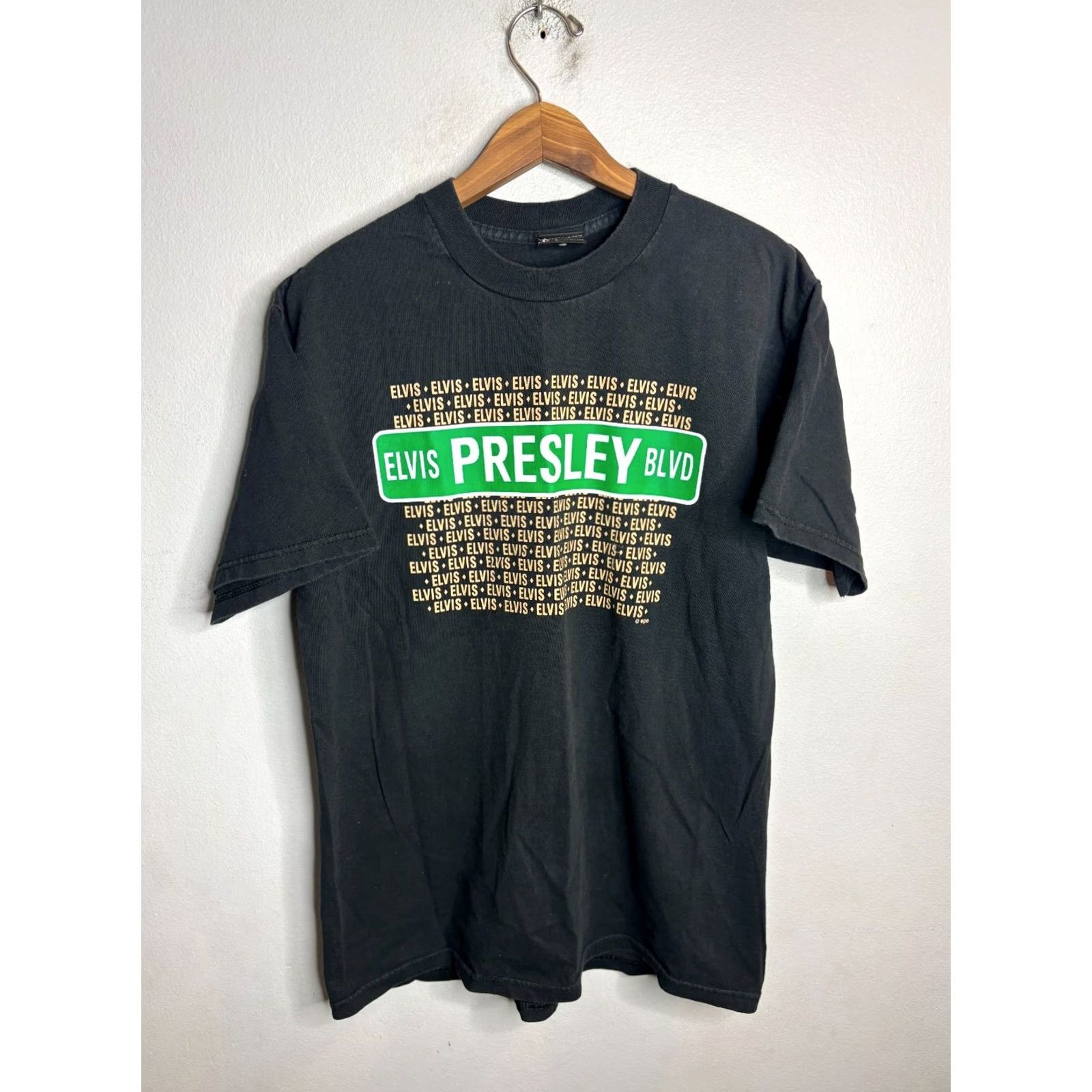 Vintage VINTAGE Elvis Presley Blvd Crew T Shirt Graceland 90s Black M Men Shirt 90s Womens Mens Girls Boys Size US M / EU 48-50 / 2 - 2 Thumbnail