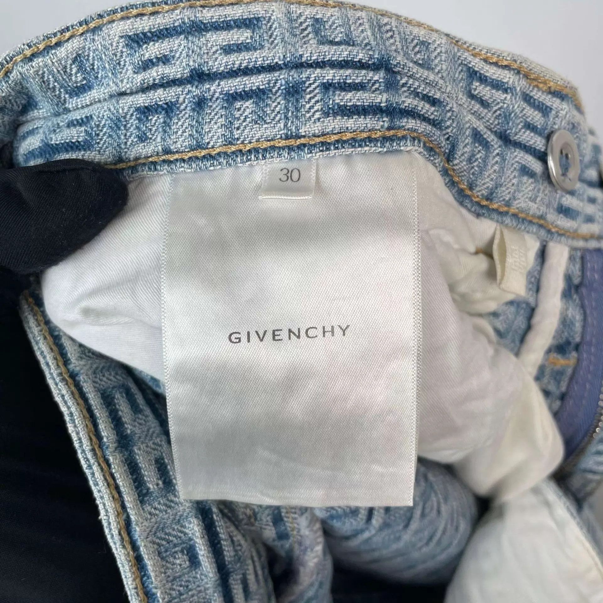 Givenchy Givenchy Light Wash Jeans 30 Size 30" / US 8 / IT 44 - 5 Thumbnail