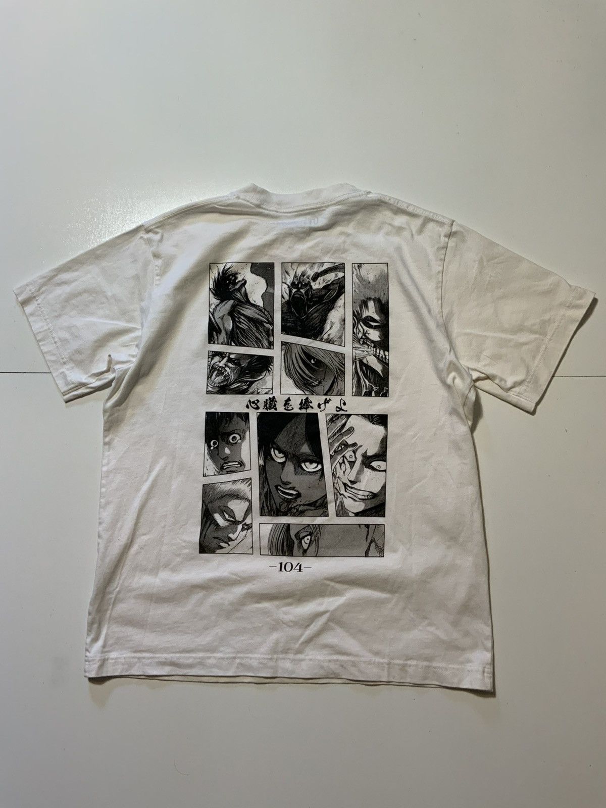 Uniqlo UT Uniqlo Attack On Titan Volume 2 104 Manga Anime T-Shirt Size US S / EU 44-46 / 1 - 1 Thumbnail