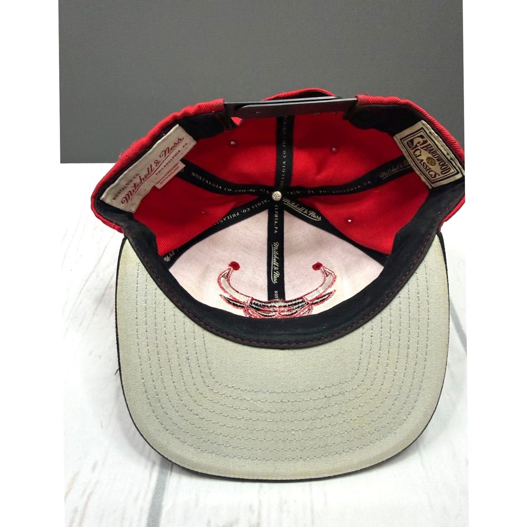 Mitchell & Ness Mitchell & Ness Chicago Bulls Hat Mens Red Black Snapback Hardwood Classics OSFA Size ONE SIZE - 7 Thumbnail