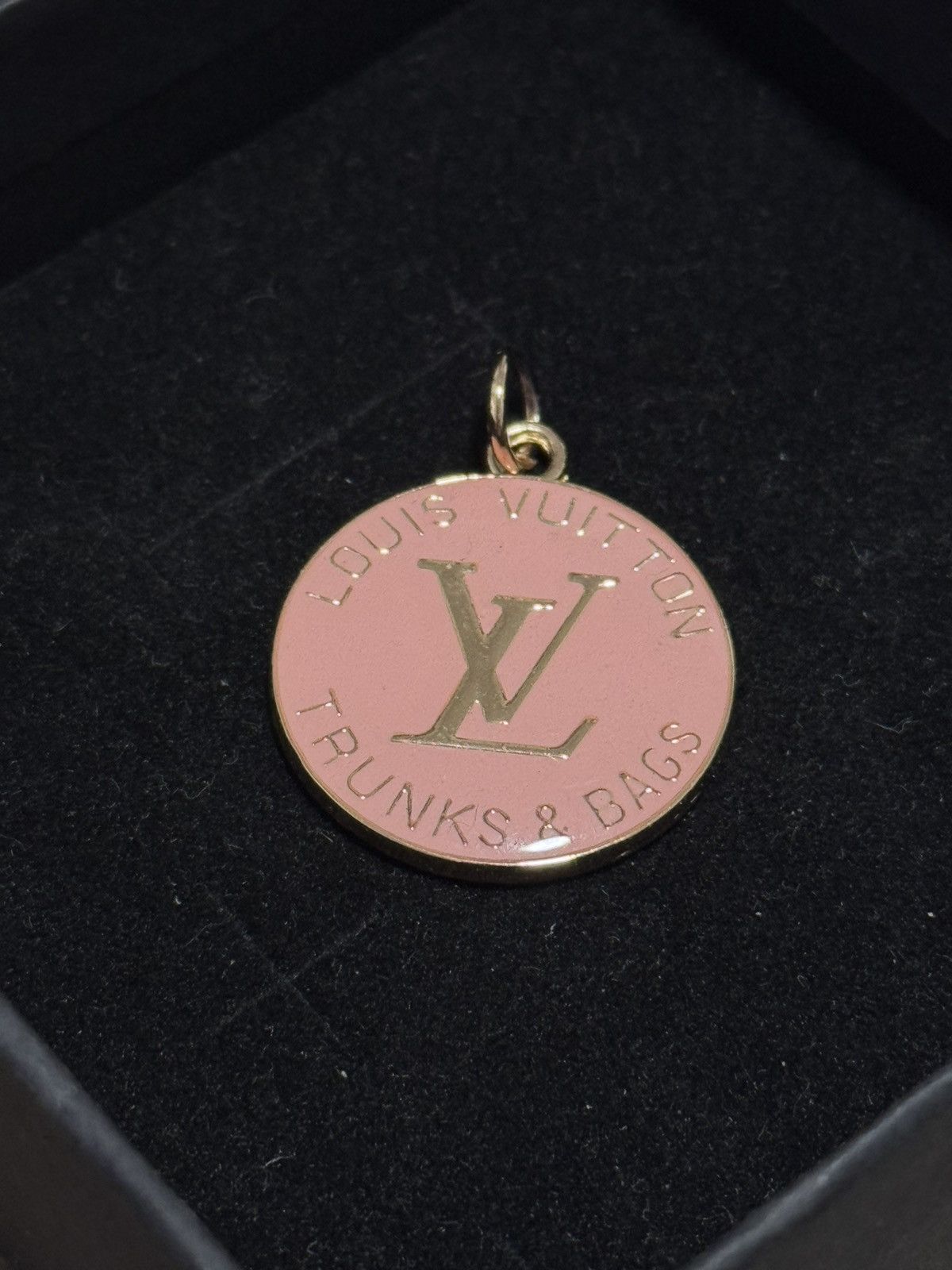 Louis Vuitton Louis Vuitton Charm Pendant Size ONE SIZE - 1 Thumbnail