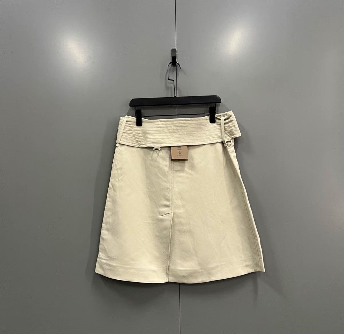 Burberry Burberry Beige Belted Mini Skirt J41 Size 25" / US 0 / IT 36 - 2 Thumbnail