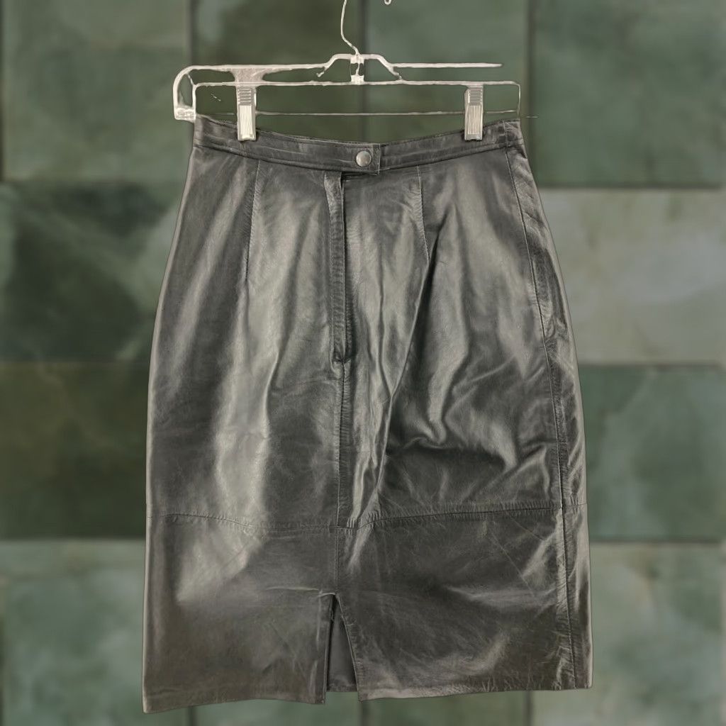Vintage Vintage Genuine Leather Skirt Womens 5/6 Midi Black Knee Length A-Line 90s Theme Mens Womens Size 27" / US 4 / IT 40 - 1 Thumbnail