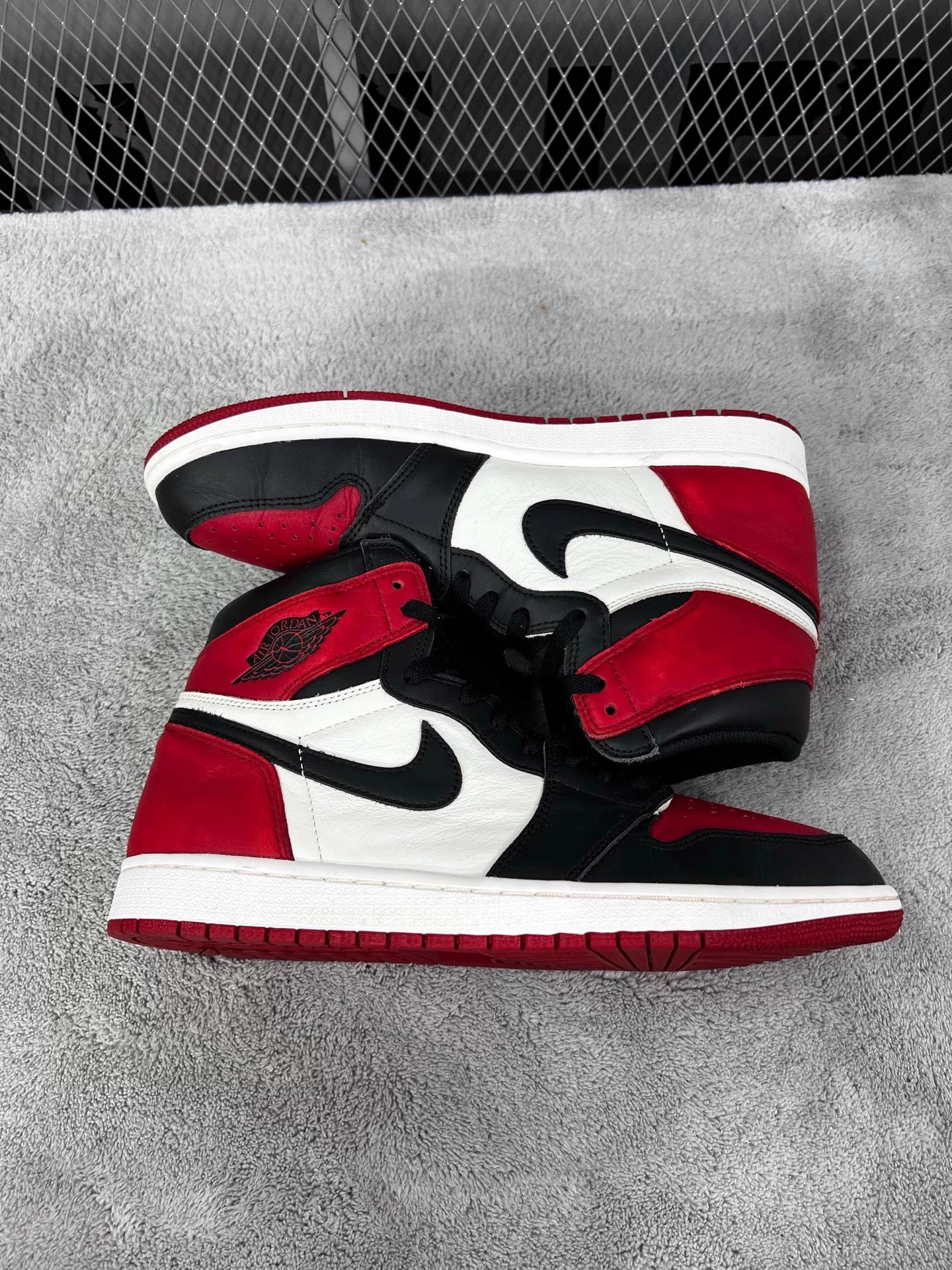 Nike Air Jordan 1 High Bred Toe 45 Worn Once Size US 12 / EU 45 - 4 Thumbnail