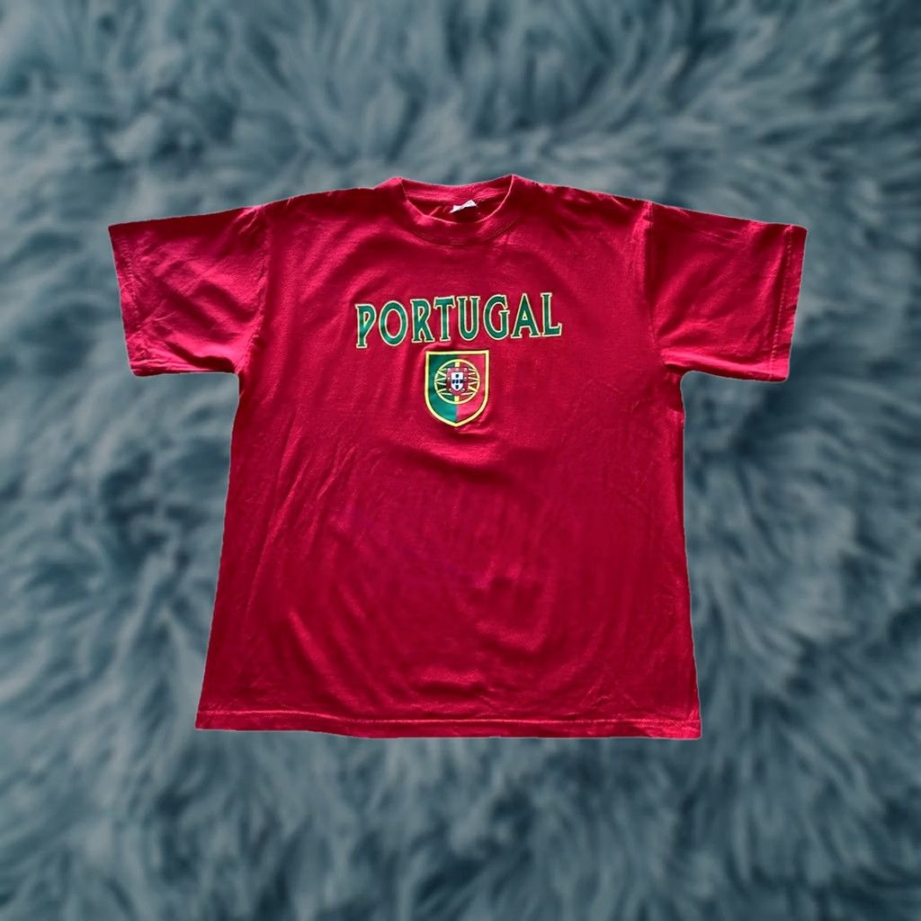 Vintage VINTAGE Portugal Soccer Rui Costa #10 Logo T-Shirt Large Red 90s Signed Graphic Unbranded Mens Womens Boys Girls Shirt Size US L / EU 52-54 / 3 - 1 Thumbnail