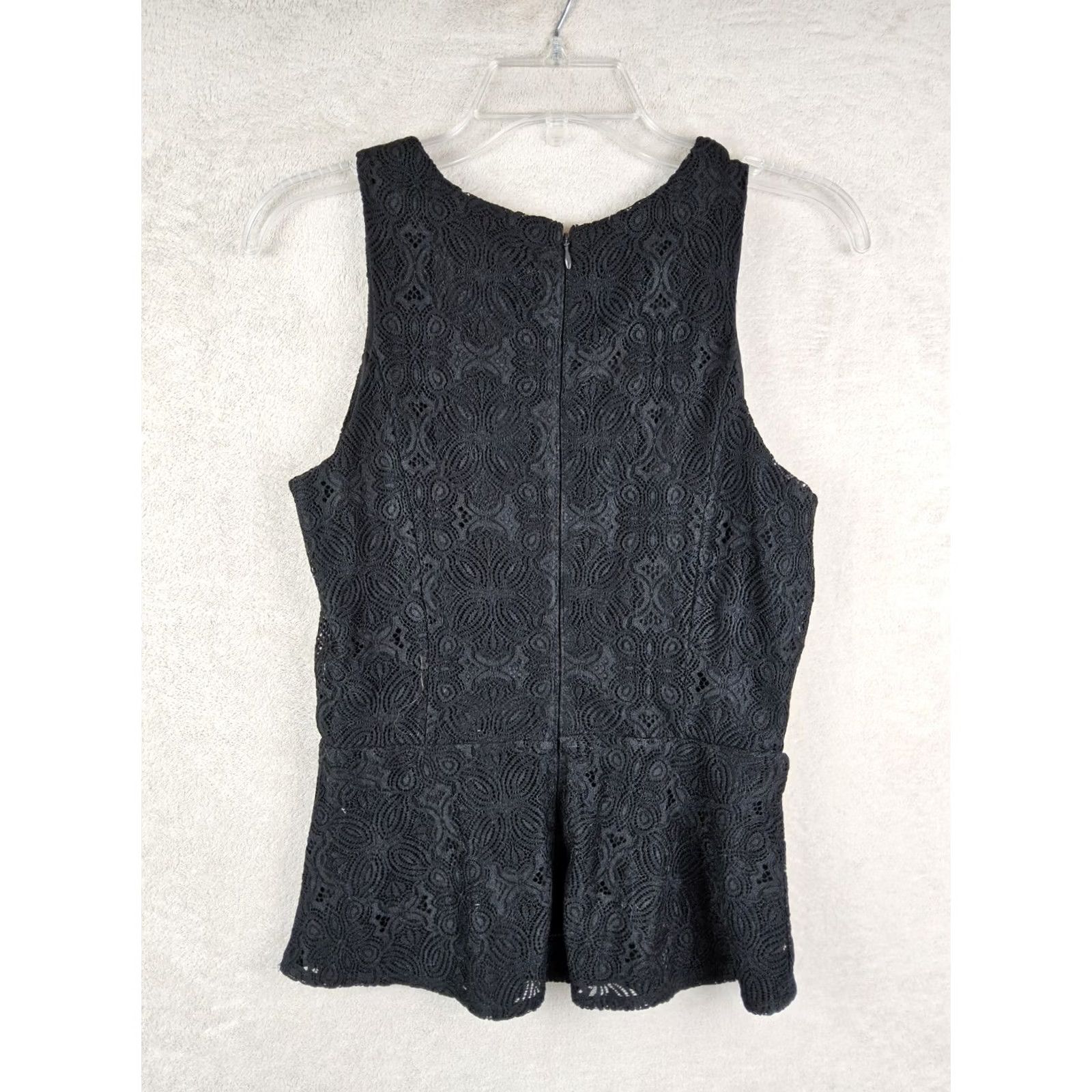White House Black Market White House Black Market Blouse Sleeveless Lace Top Black Size 6 Womens Mob 6 Lace Blouse Size M / US 6-8 / IT 42-44 - 3 Thumbnail