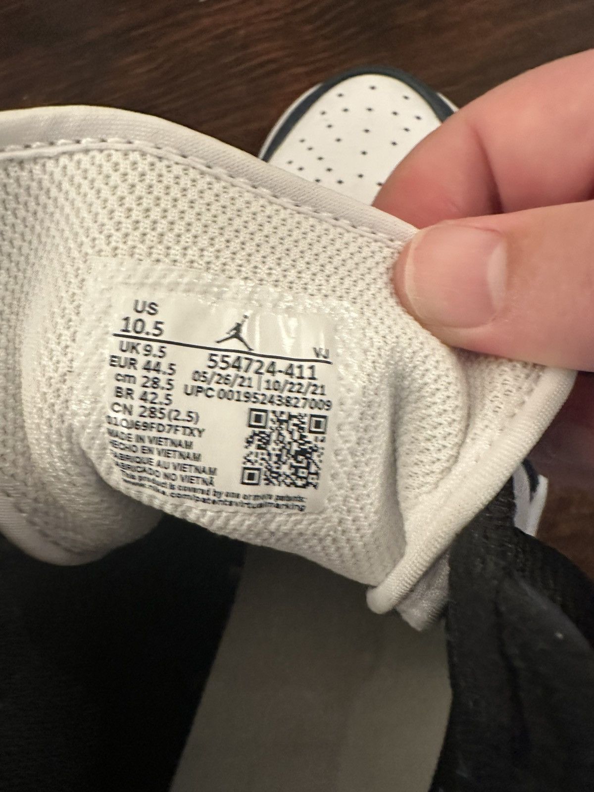 Nike Jordan 1 mid Size US 10.5 / EU 43-44 - 7 Thumbnail