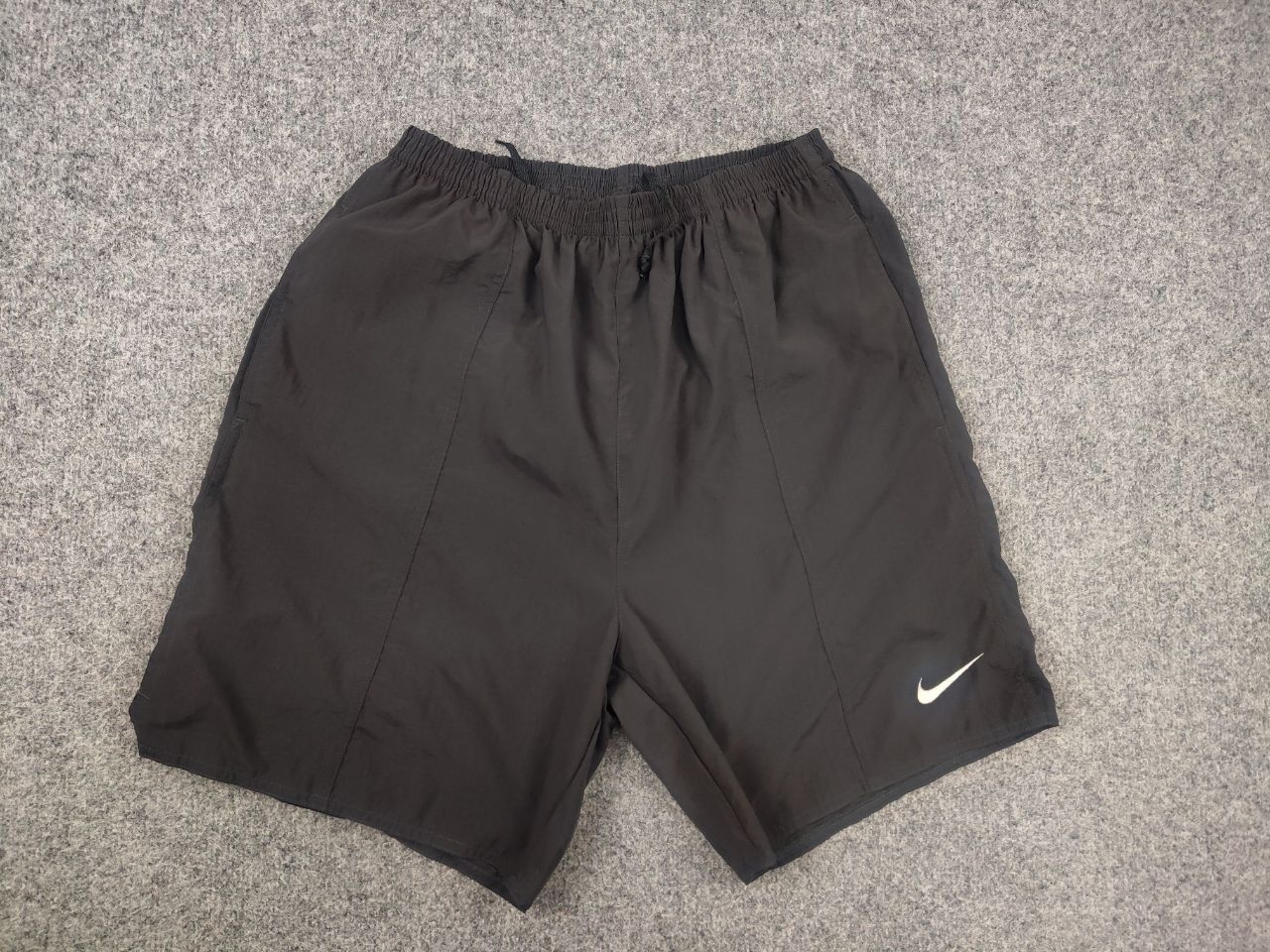 Nike Vintage 90's Nike Gray Nylon Swoosh Pocket Casual Shorts Y2K Size US 34 / EU 50 - 5 Thumbnail
