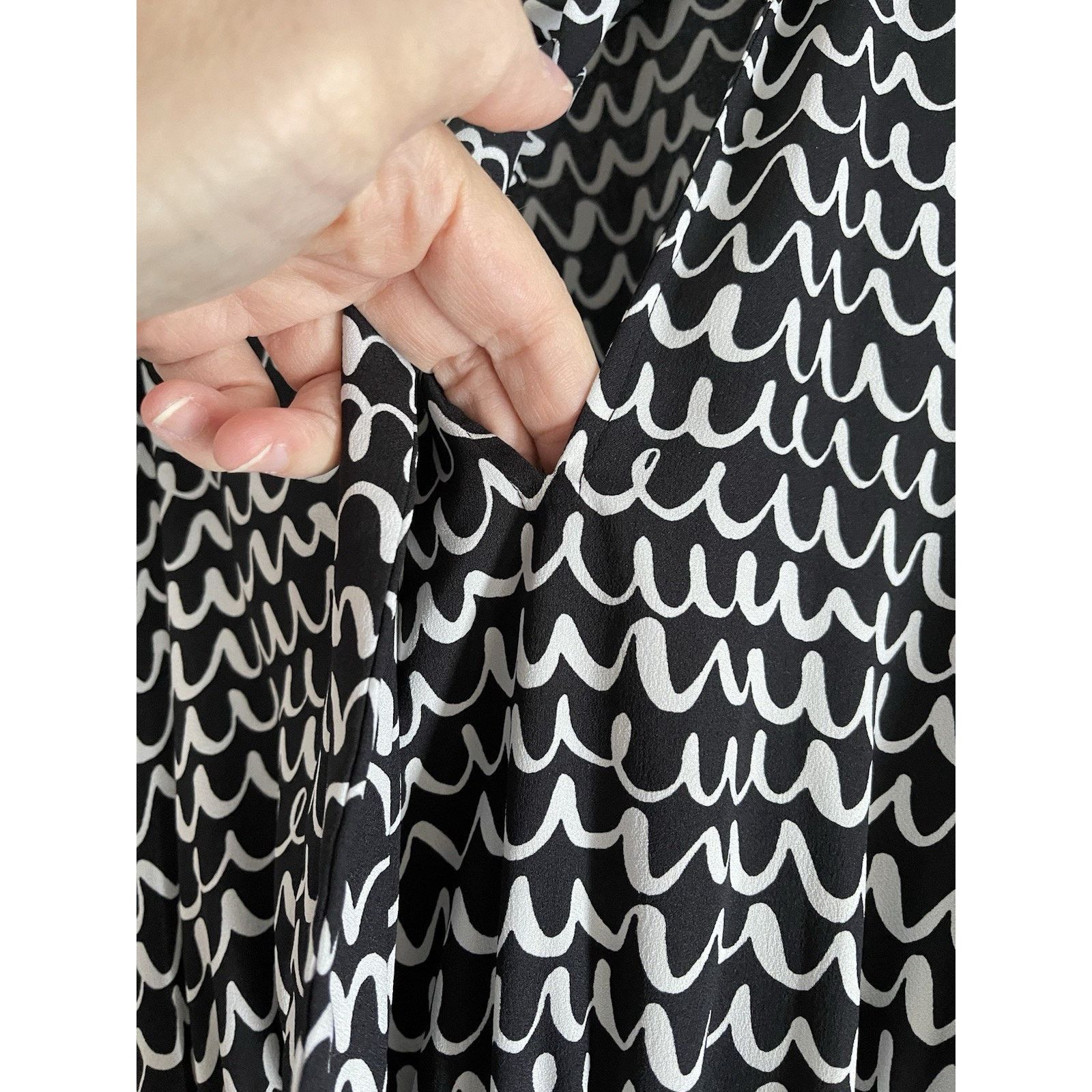 Kate Spade Kate Spade Women's Black Pop Scallop Crepe Mini Dress S $348 Size S / US 4 / IT 40 - 7 Thumbnail