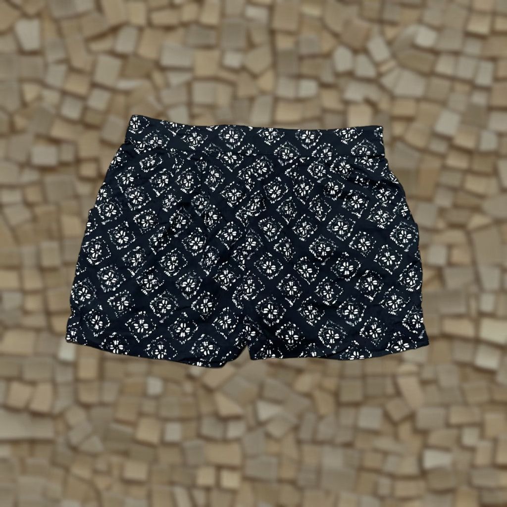Mossimo Mossimo Shorts Women's Large Black White Floral Pull On Casual Size 36" / US 14 / IT 50 - 1 Thumbnail