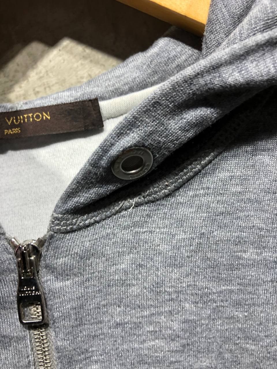 Louis Vuitton Louis Vuitton Gray Logo embossed Zip-up hoodie Size US M / EU 48-50 / 2 - 7 Thumbnail