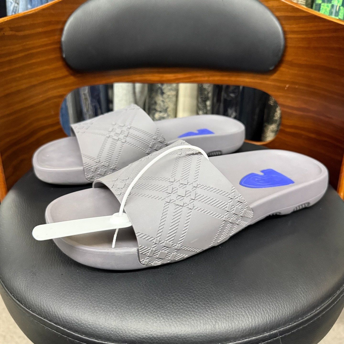 Burberry Burberry Sandals 10 Men Size US 10 / EU 43 - 1 Thumbnail