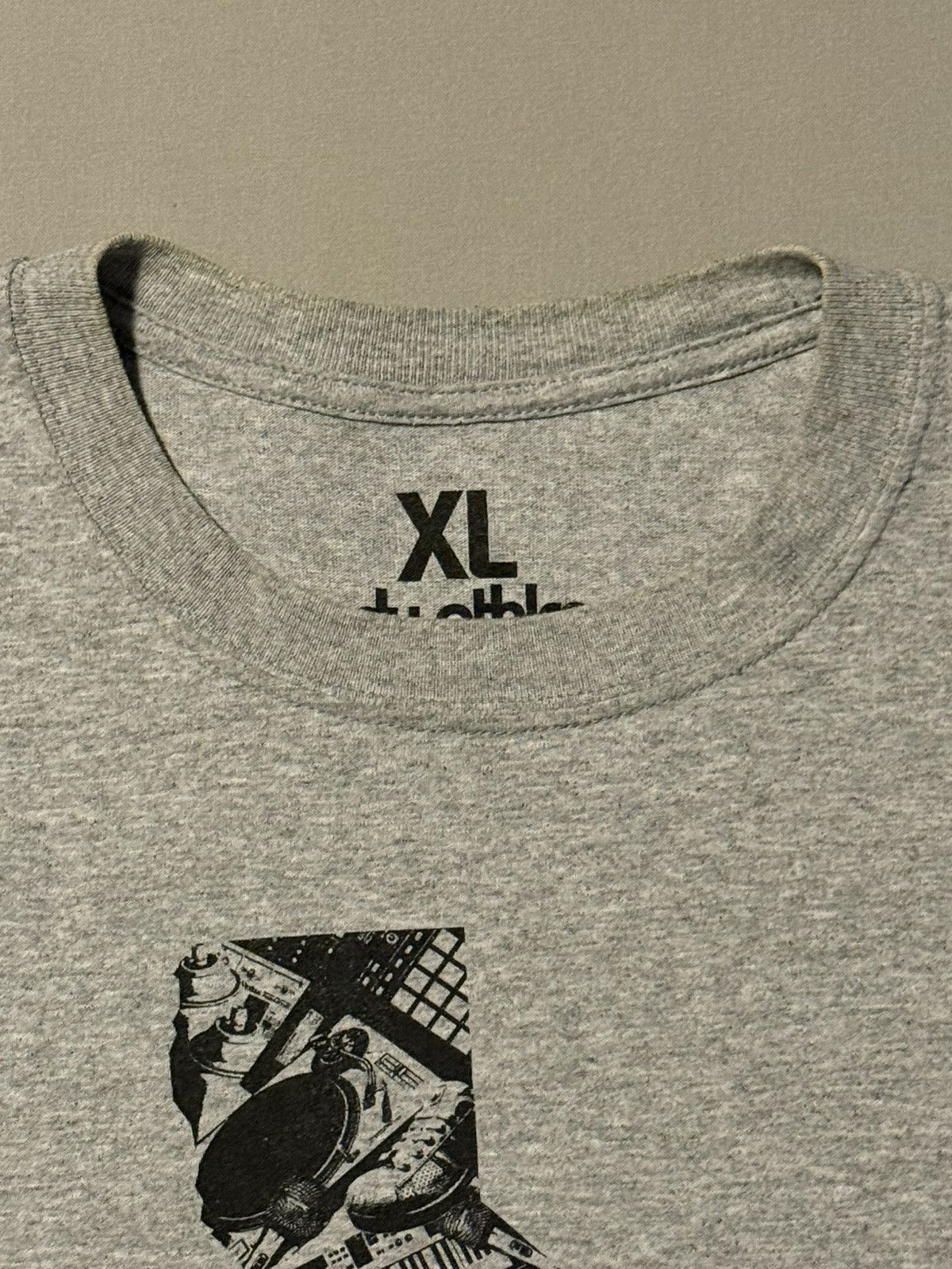 Other Vintage Edu Athlcs Skillafornia Hip Hop DJ Tee T-Shirt VNDS Size US XL / EU 56 / 4 - 11 Thumbnail