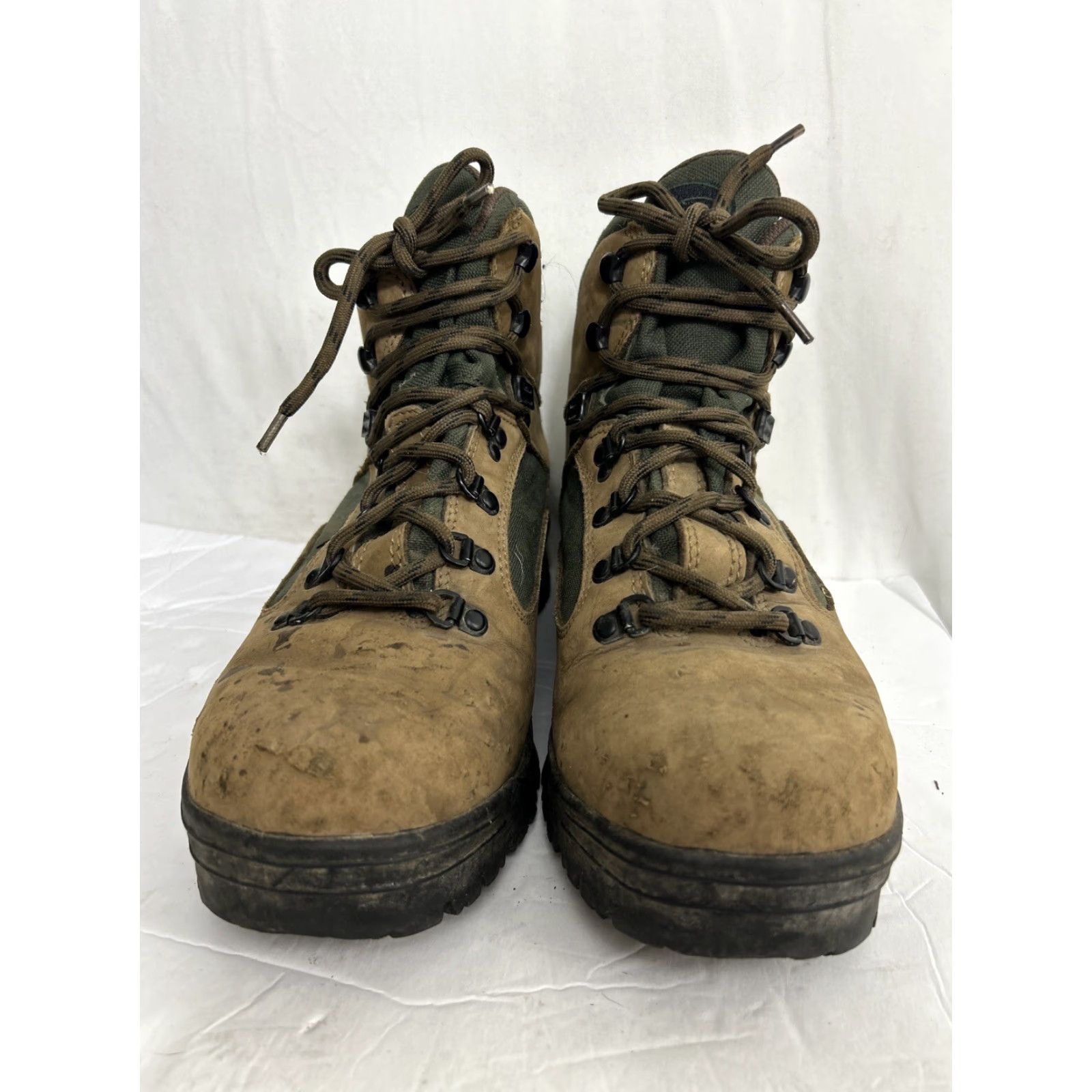 Vasque Vasque Skywalk Boots Mens 9 Brown Leather Lug Olive GTX Tri V VASQUE 7190 Skywalk Tri V Lug Brown Leather w/Olive Hiking Boots GTX Size US 9 / IT 39 - 7 Thumbnail