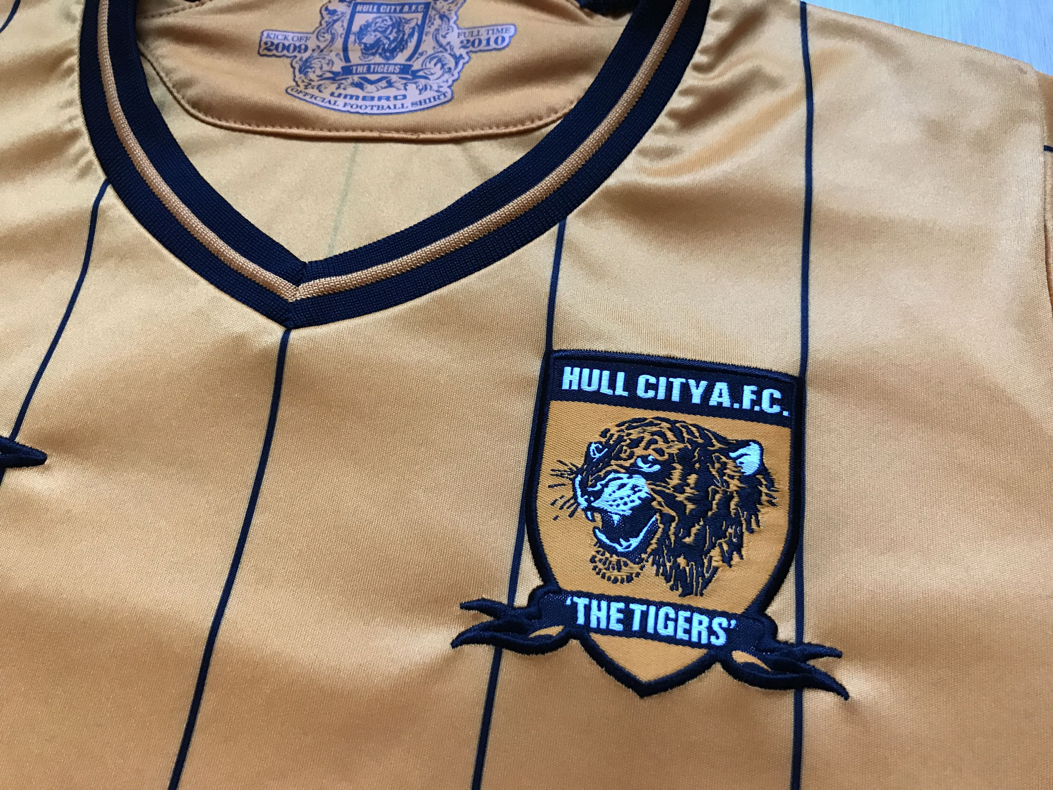 Umbro × Vintage Vintage Umbro Hull City The Tigers Home Shirt 2009-2010 Size US S / EU 44-46 / 1 - 5 Thumbnail