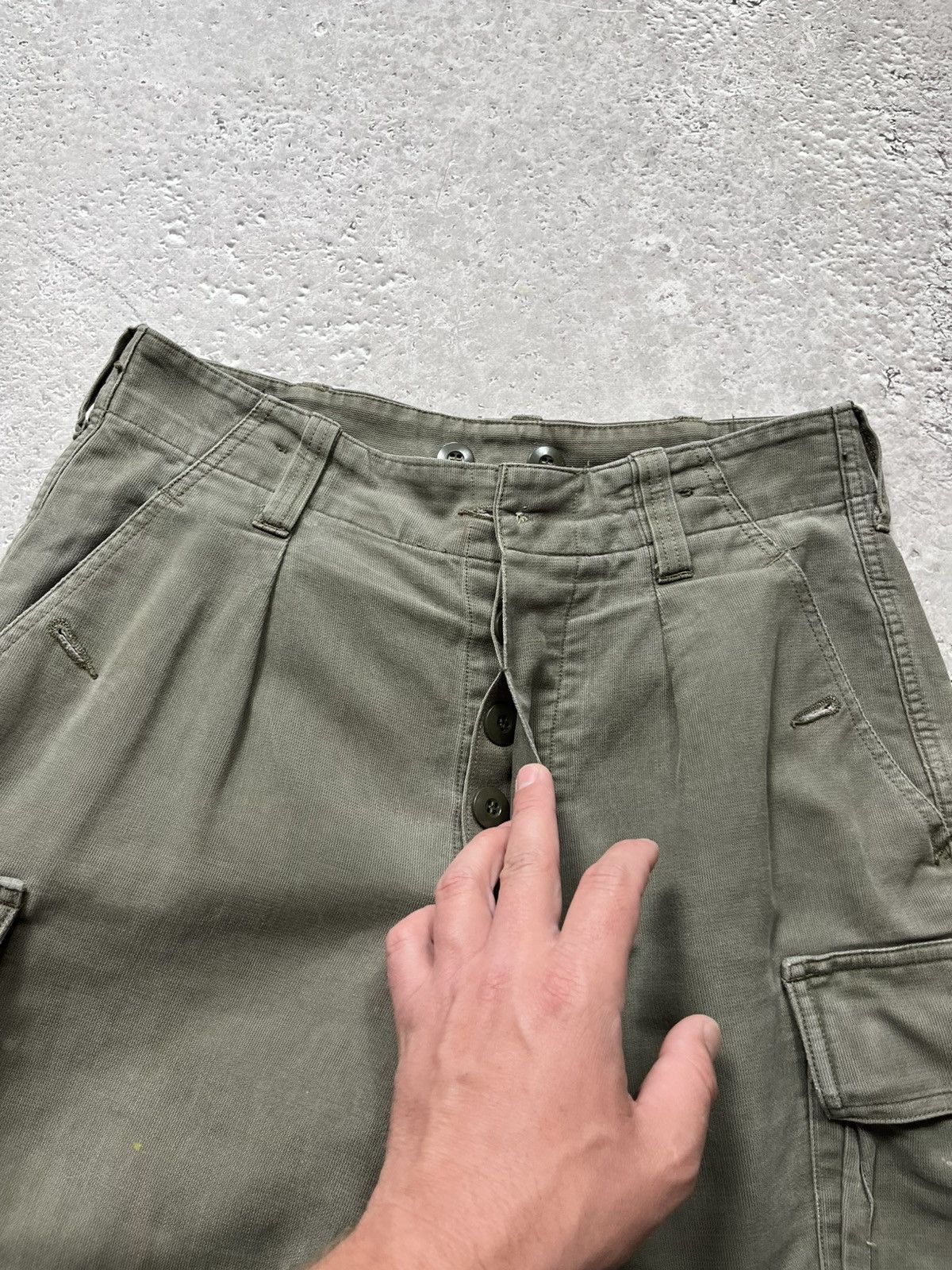 Vintage Vintage German Army Cargo Pants 1984 Olive Military Workwear Size US 30 / EU 46 - 8 Thumbnail