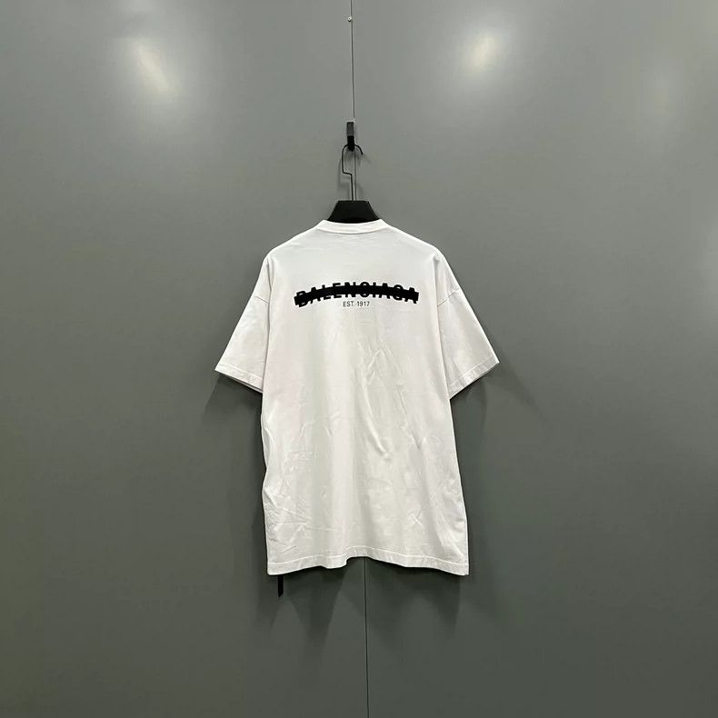 Balenciaga Balenciaga Smudged Logo Round Neck Short Sleeve Size US S / EU 44-46 / 1 - 2 Thumbnail