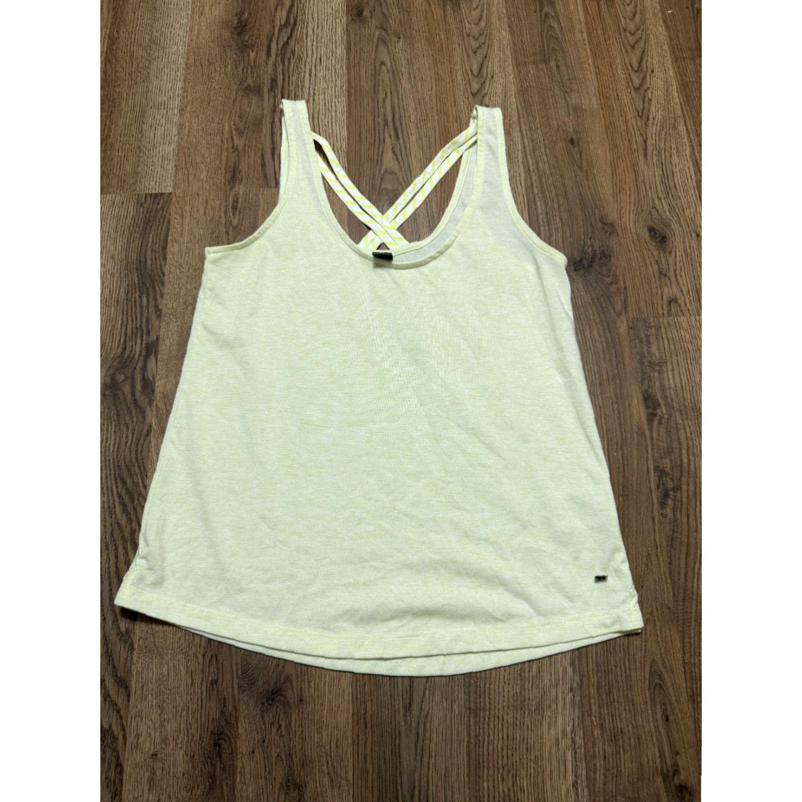 Helly Hansen VINTAGE? No — Helly Hansen Tank Top Women’s Small Yellow Back Cut-Out Racerback Shirt, Tank, Sleeveless, Cotton, Regular Fit, Casual, 3-season, Basic Size S / US 4 / IT 40 - 2 Thumbnail