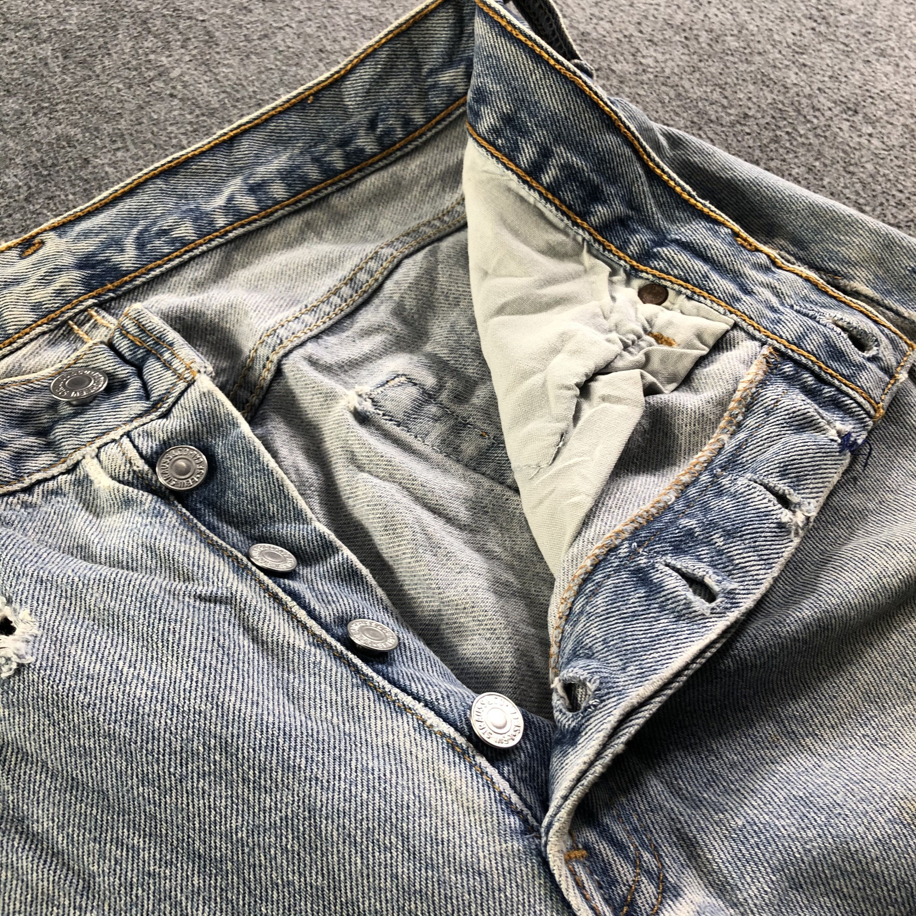 Levi's Vintage Light Wash Levis 501 Jeans-J3596 Size US 31 - 11 Thumbnail