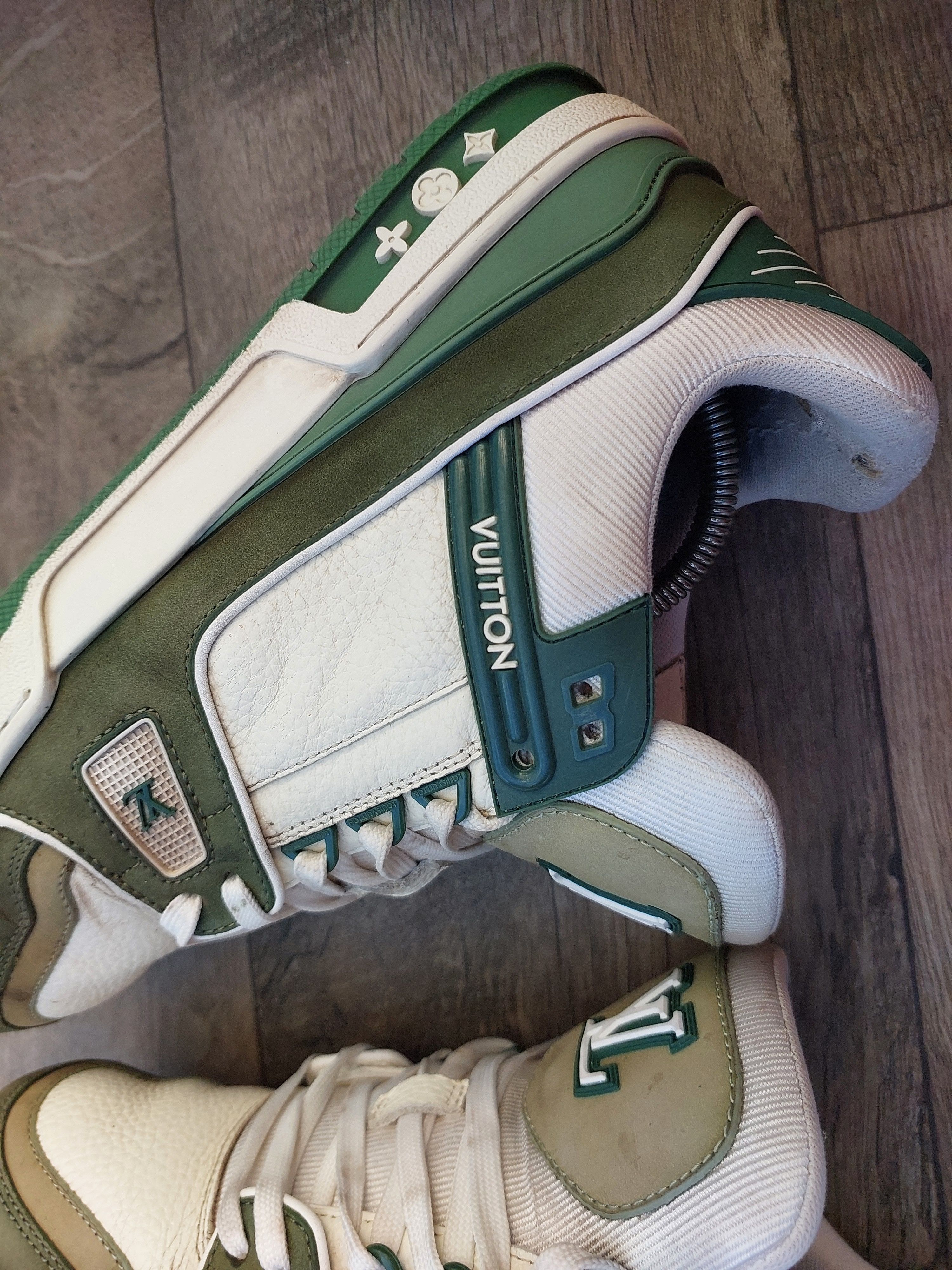 Louis Vuitton Louis Vuitton Green and White Trainer Sneaker -2508 Size US 10 / EU 43 - 9 Thumbnail