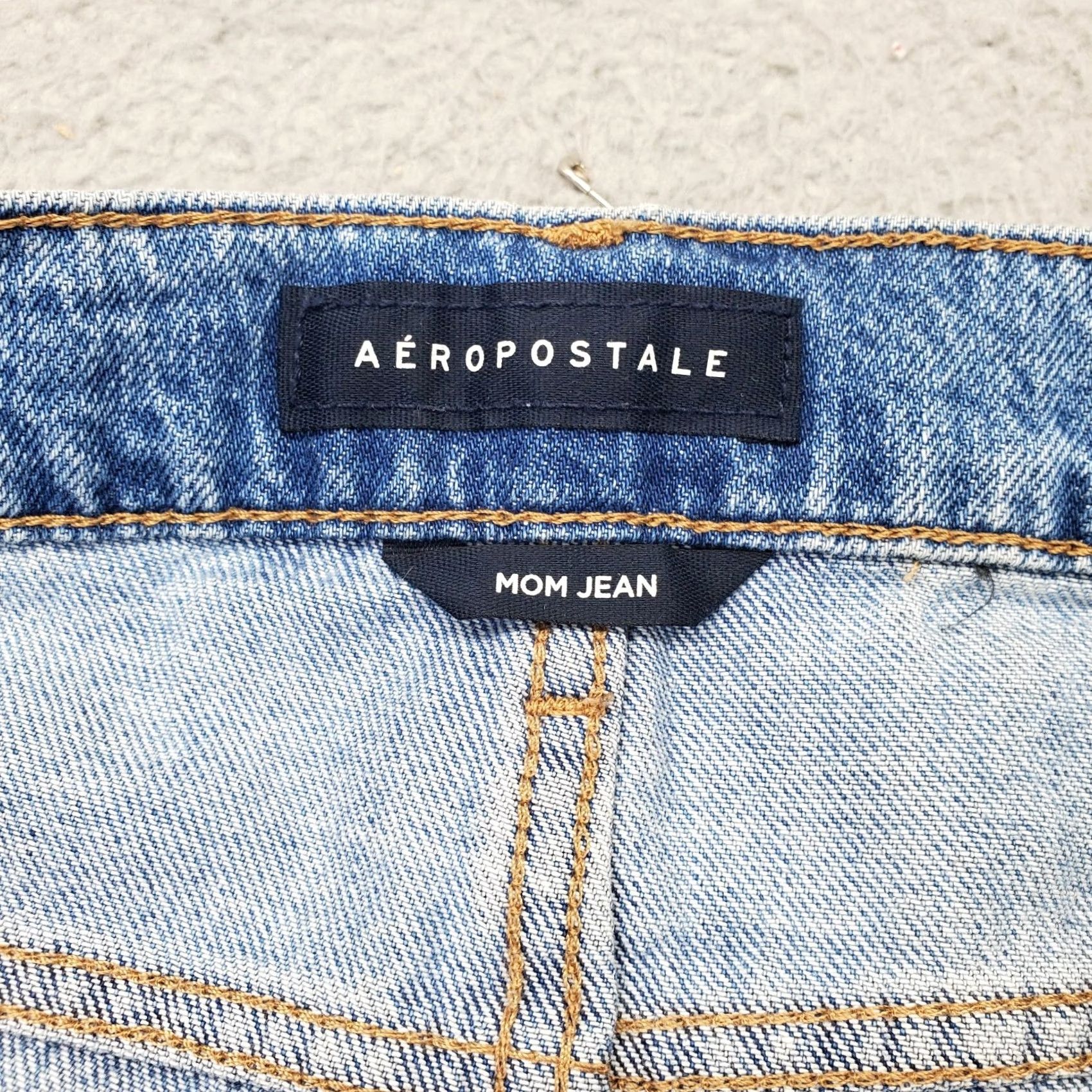 Vintage Aéropostale Mom Jeans Womens 12 Blue Denim Medium Distressed Front Flat Front 5-Pocket Denim Jeans Womens Size 12 Size 34" / US 12 / IT 48 - 6 Thumbnail