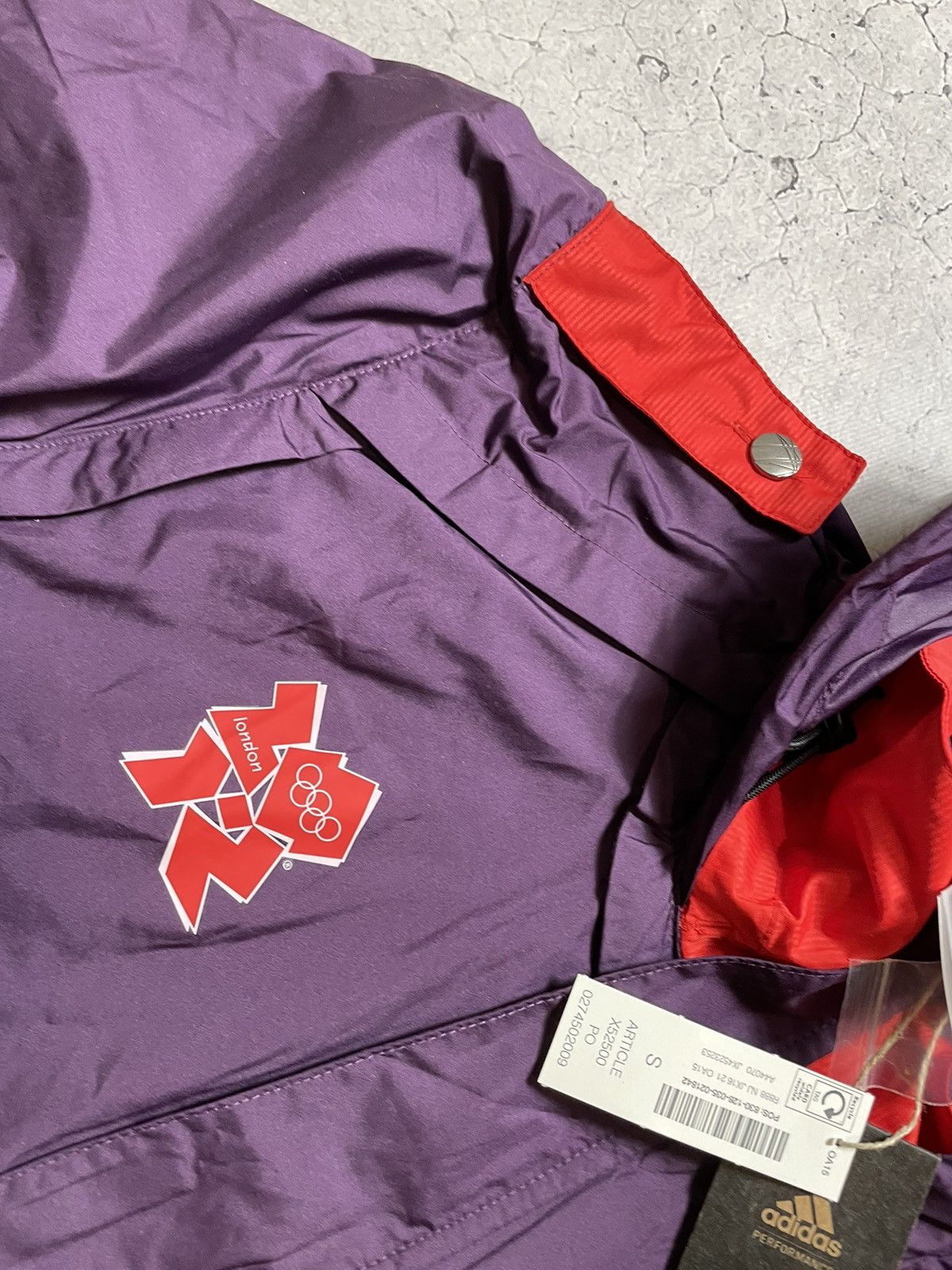 Adidas New Adidas London 2012 Big Logo Y2K Nylon Jacket Size US S / EU 44-46 / 1 - 7 Thumbnail