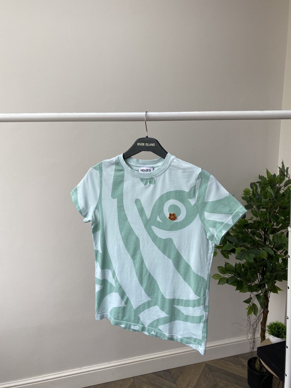 Kenzo × Vintage Vintage Kenzo Women’s Printed T-Shirt Size XS / US 0-2 / IT 36-38 - 1 Thumbnail
