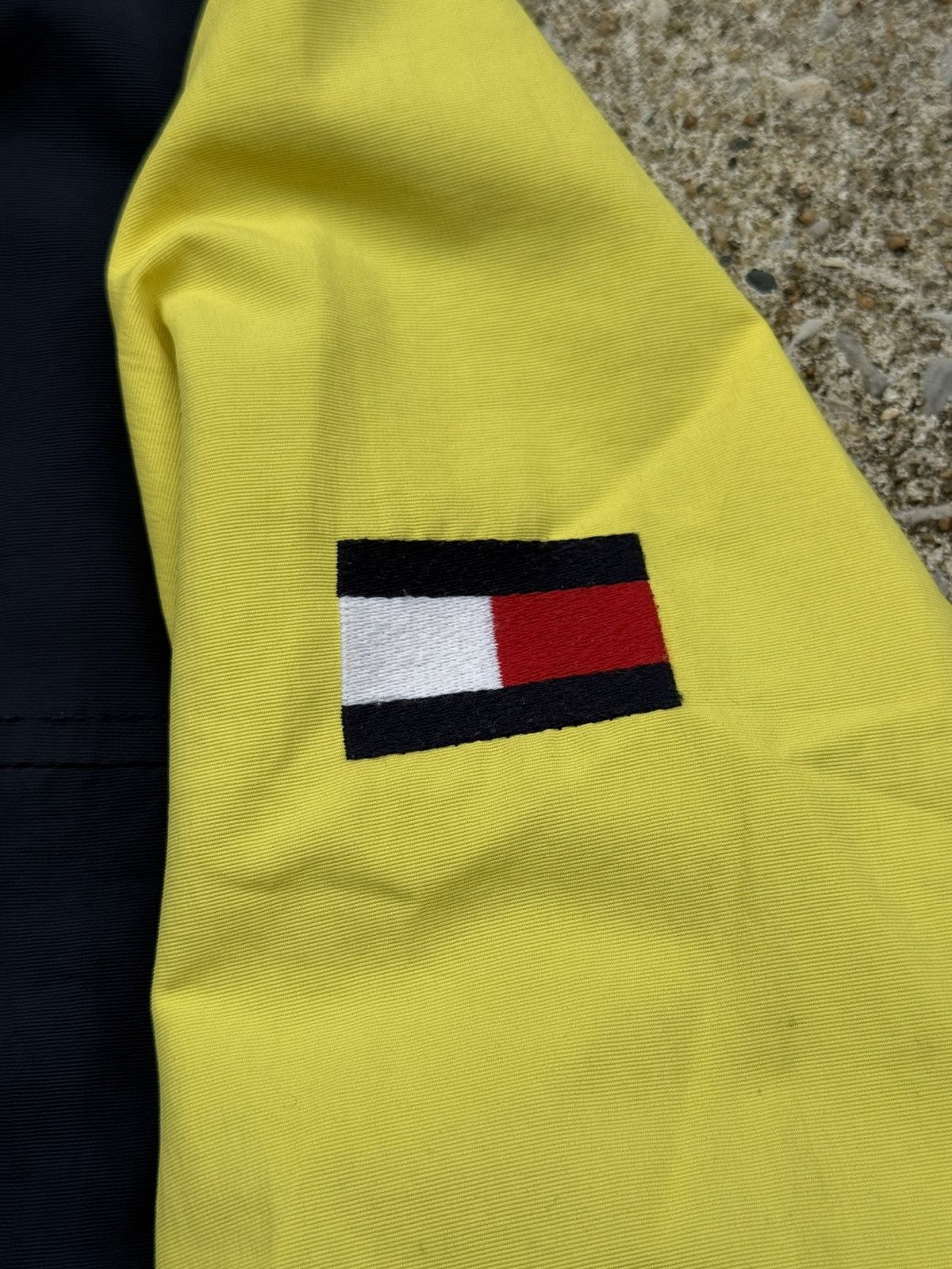 Tommy Hilfiger 90s Lightweight Colorblocked Sailing Jacket Size US M / EU 48-50 / 2 - 4 Thumbnail