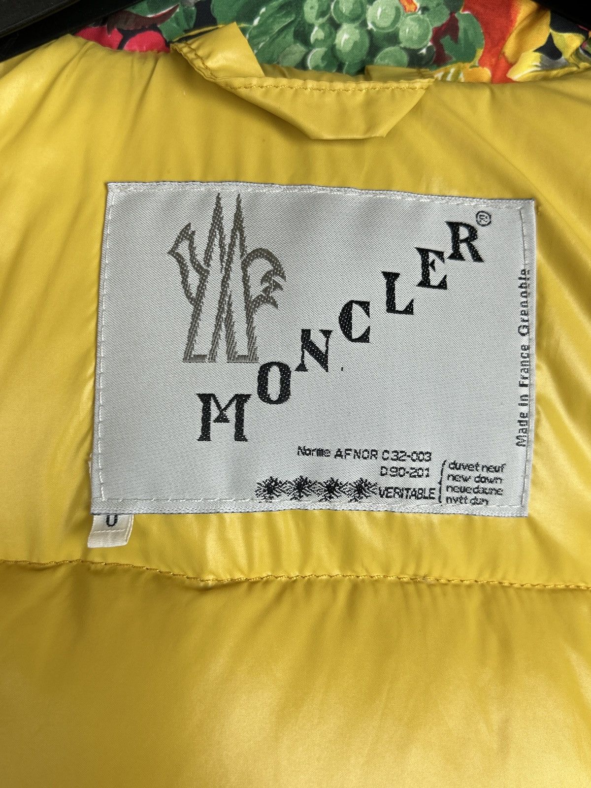 Moncler 80s Vintage Moncler Floral AOP Short Puffer Down Jacket Size XS / US 0-2 / IT 36-38 - 12 Thumbnail