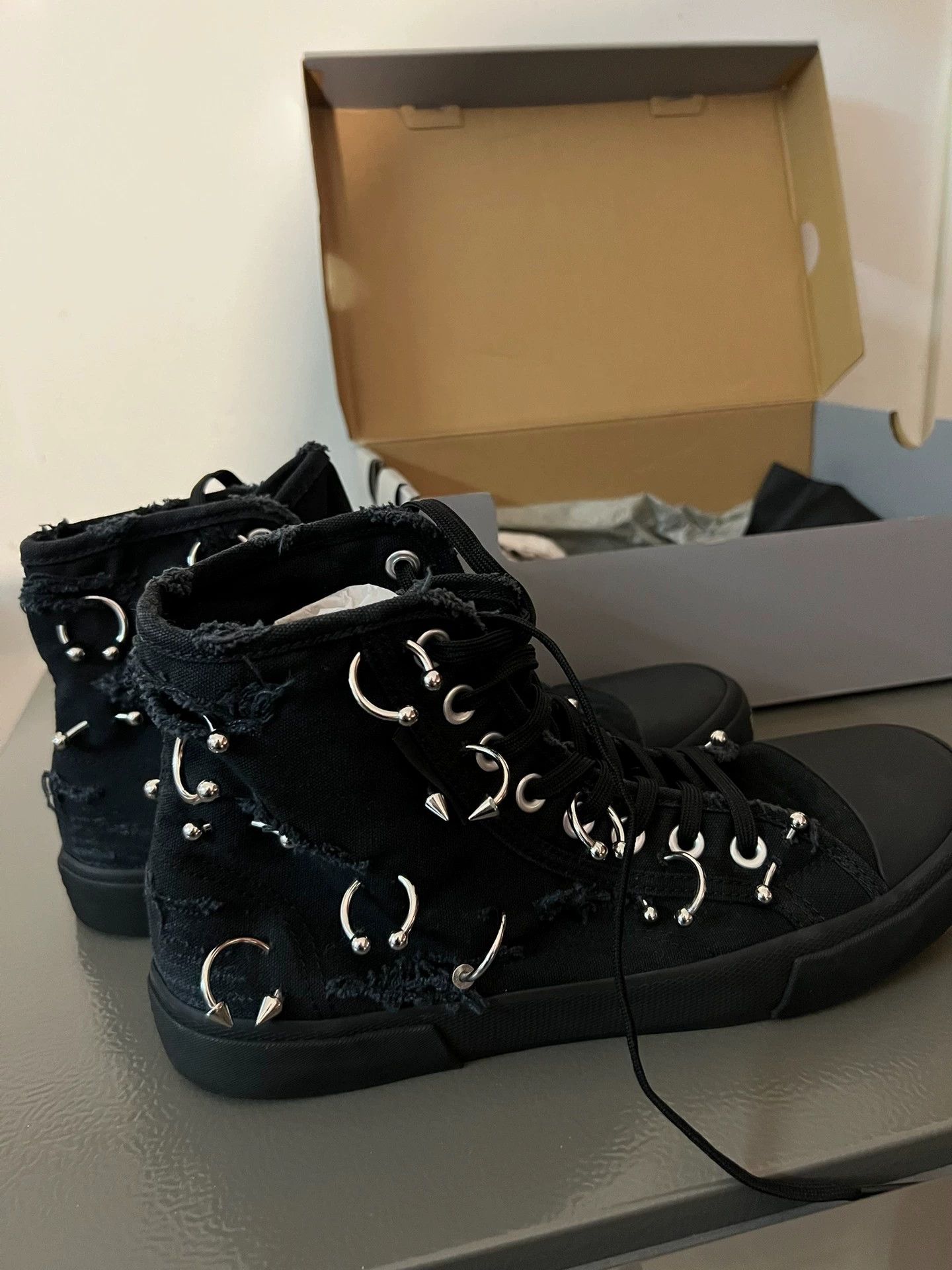 Balenciaga Balenciaga Paris Studded Canvas High-Top Sneaker Black Size US 9 / EU 42 - 1 Thumbnail