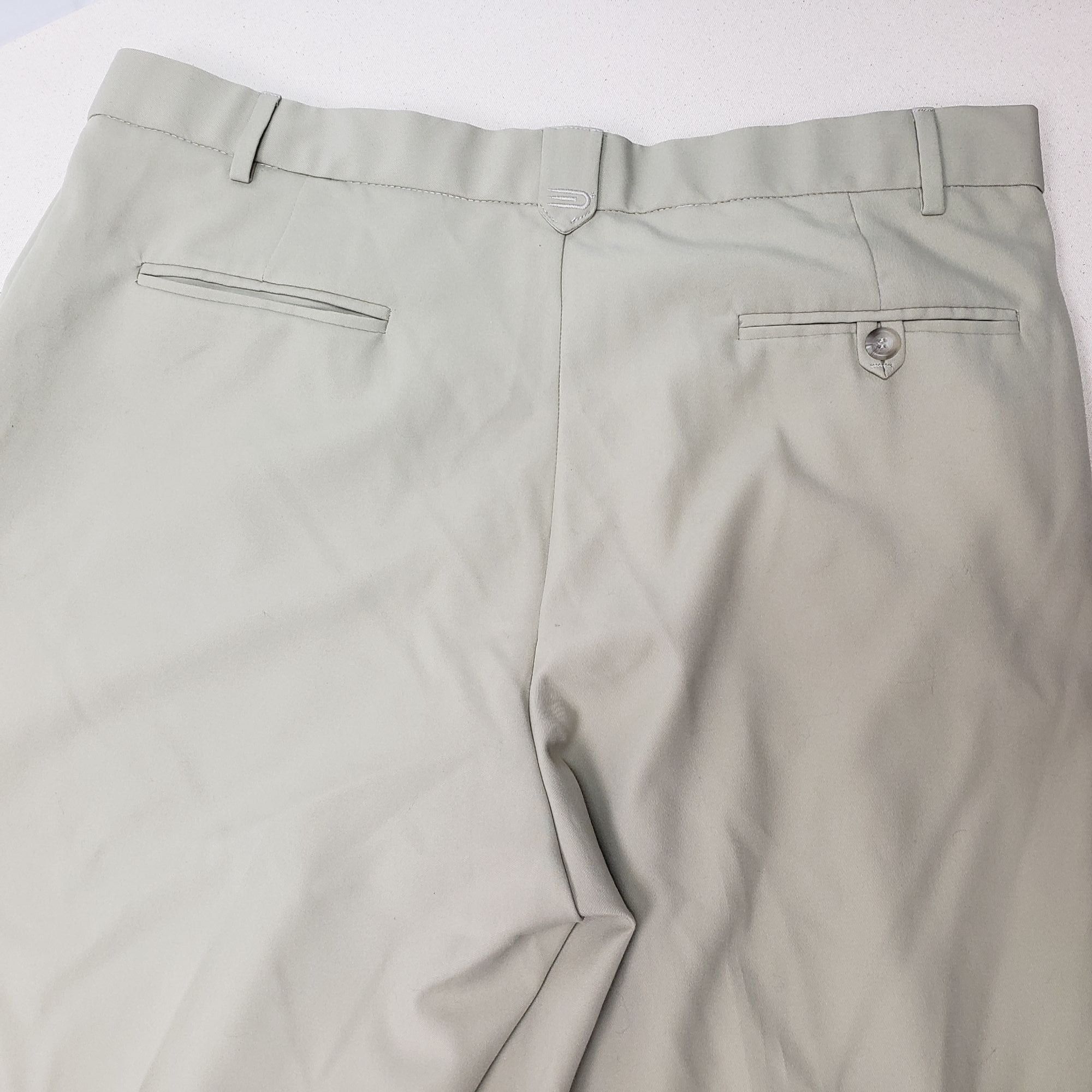 Dockers Dockers Golf Men's Microfiber Pleated Relaxed Chino Khaki Size US 38 / EU 54 - 4 Thumbnail