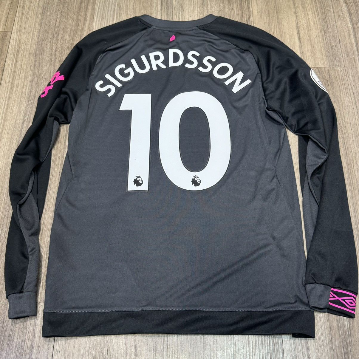 Umbro Everton 18/19 Longsleeves away shirt #10 Sigudsson Size US S / EU 44-46 / 1 - 2 Thumbnail