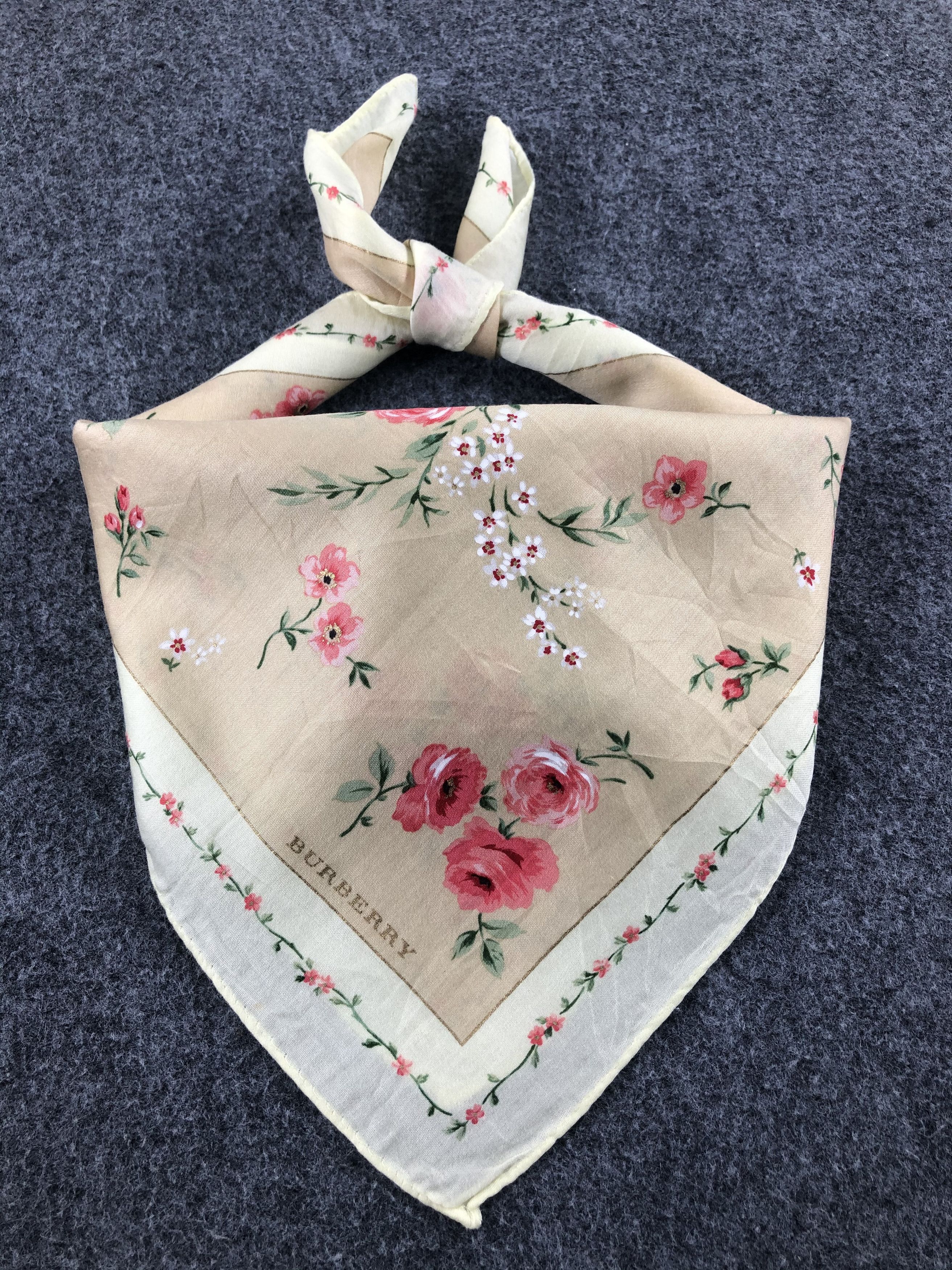 Burberry Burberry Handkerchief / Bandana / Neckerchief Size ONE SIZE - 1 Thumbnail