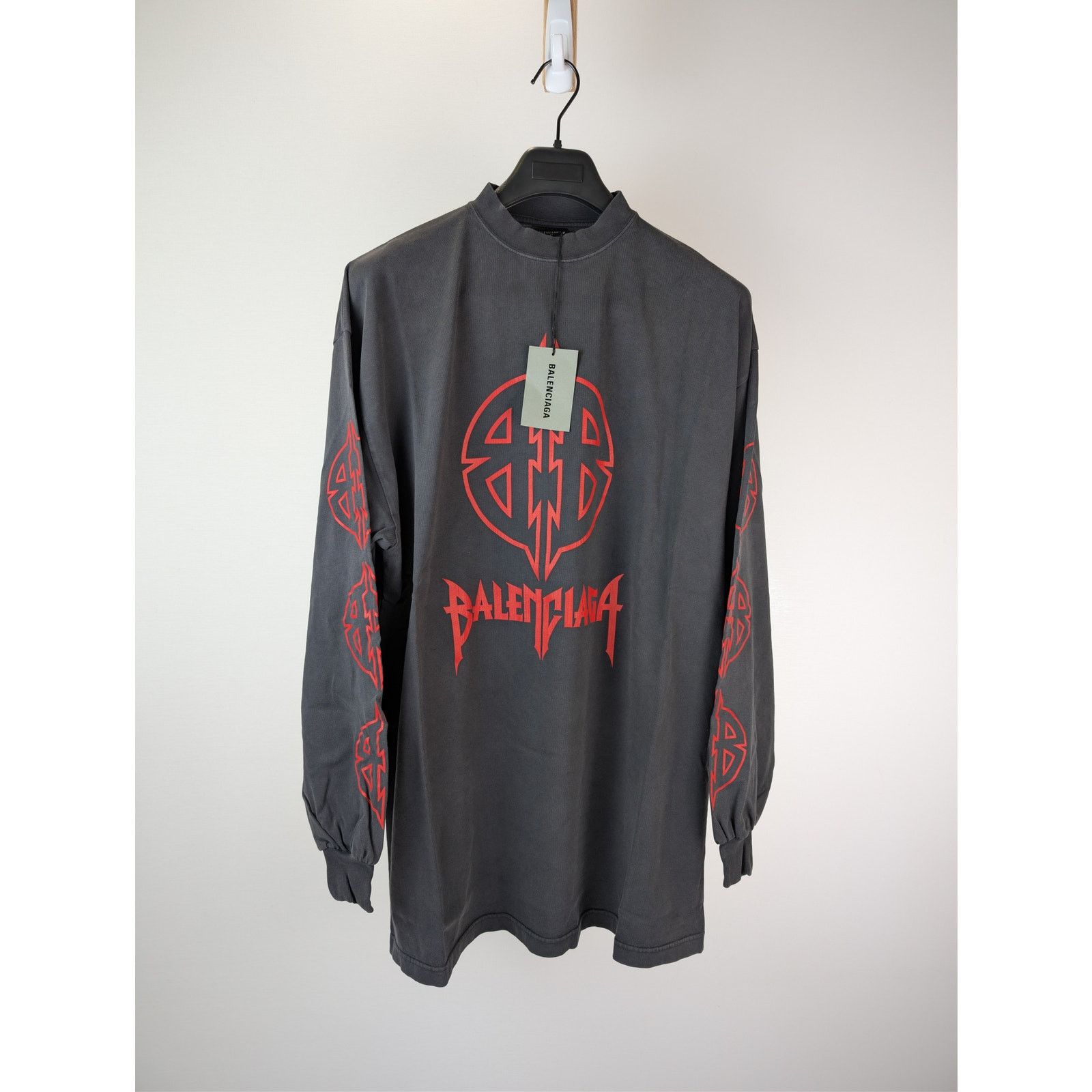 Balenciaga o1rshd1 Metal BB Vintage Jersey L/S Large Fit T-Shirt Black Size US S / EU 44-46 / 1 - 1 Thumbnail