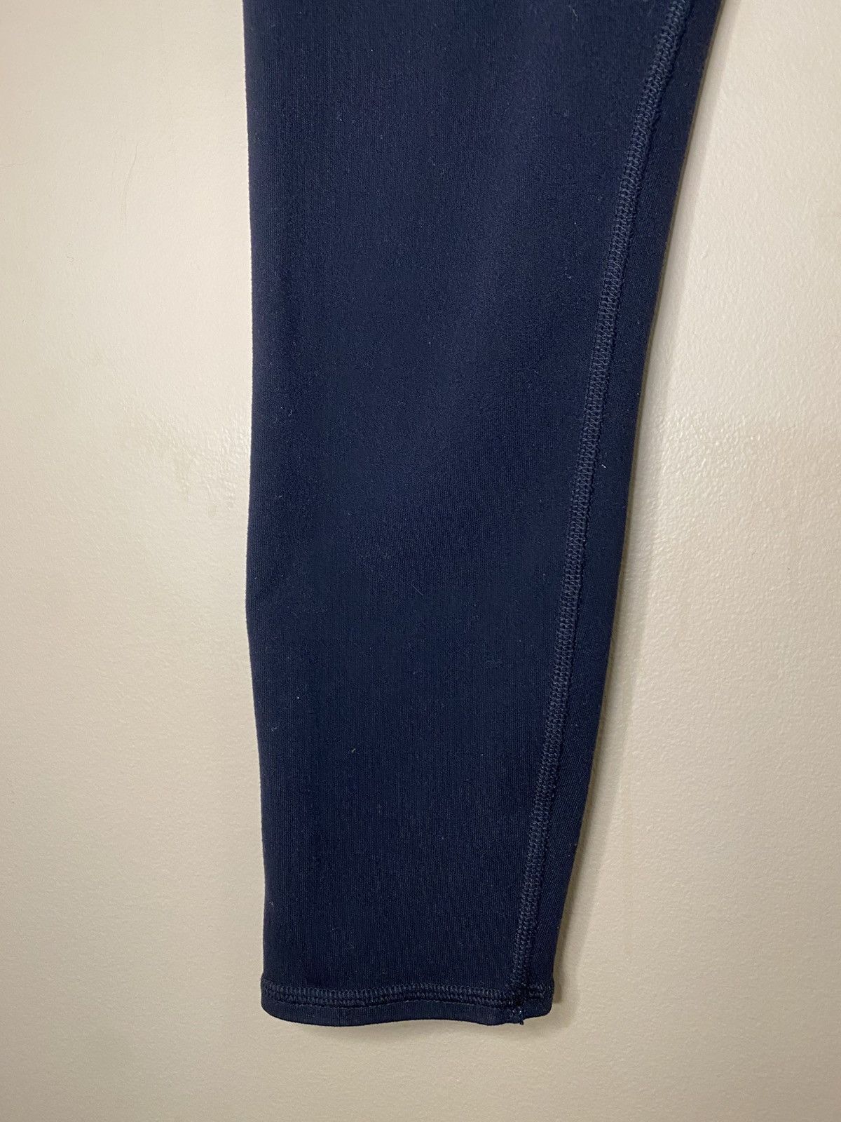 Alo Yoga ALO Yoga Black High-Waisted Airbrush Capri Leggings Size 27" / US 4 / IT 40 - 7 Thumbnail