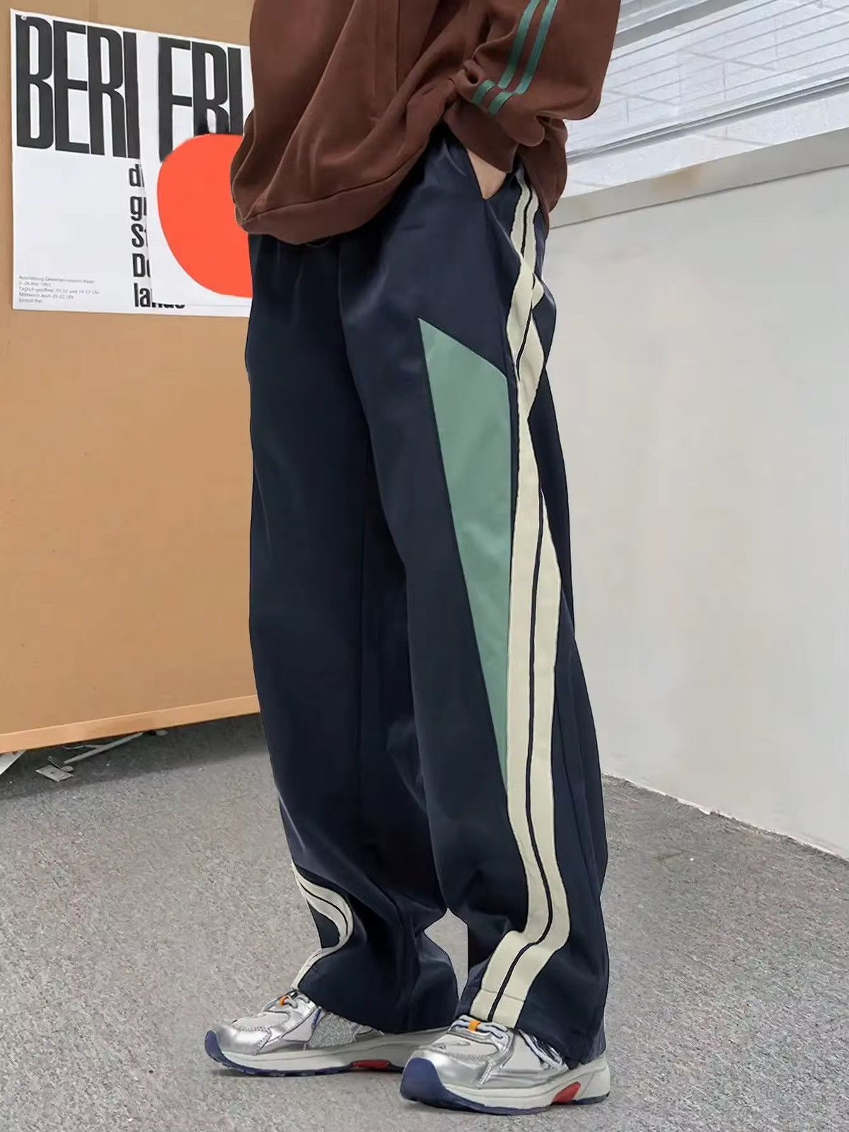 Japanese Brand × Other Casual Stretch Straight Leg Sweatpants Size US 32 / EU 48 - 1 Thumbnail