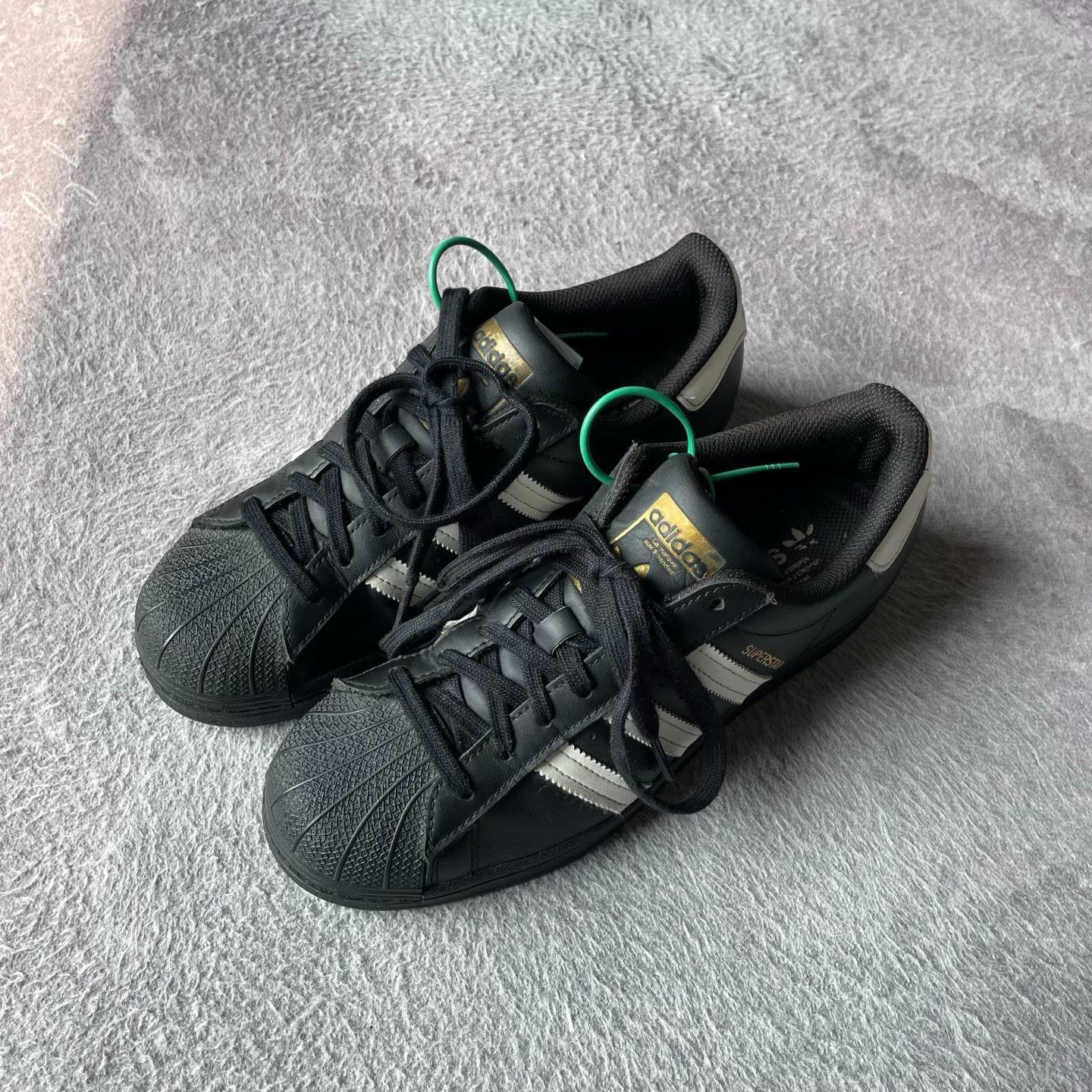 Adidas Adidas Black Lowtop Sneakers 40 Men Size US 7.5 / EU 40-41 - 1 Thumbnail