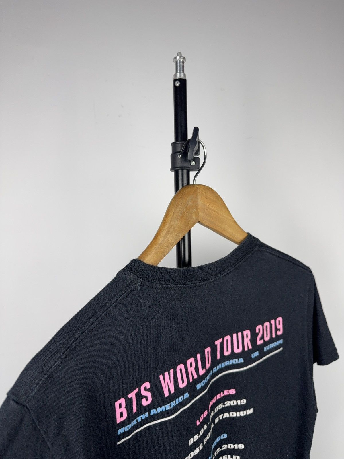 Band Tees 00s BTS World Tour 2019 Official Concert T-Shirt Big Hit Size US S / EU 44-46 / 1 - 12 Thumbnail