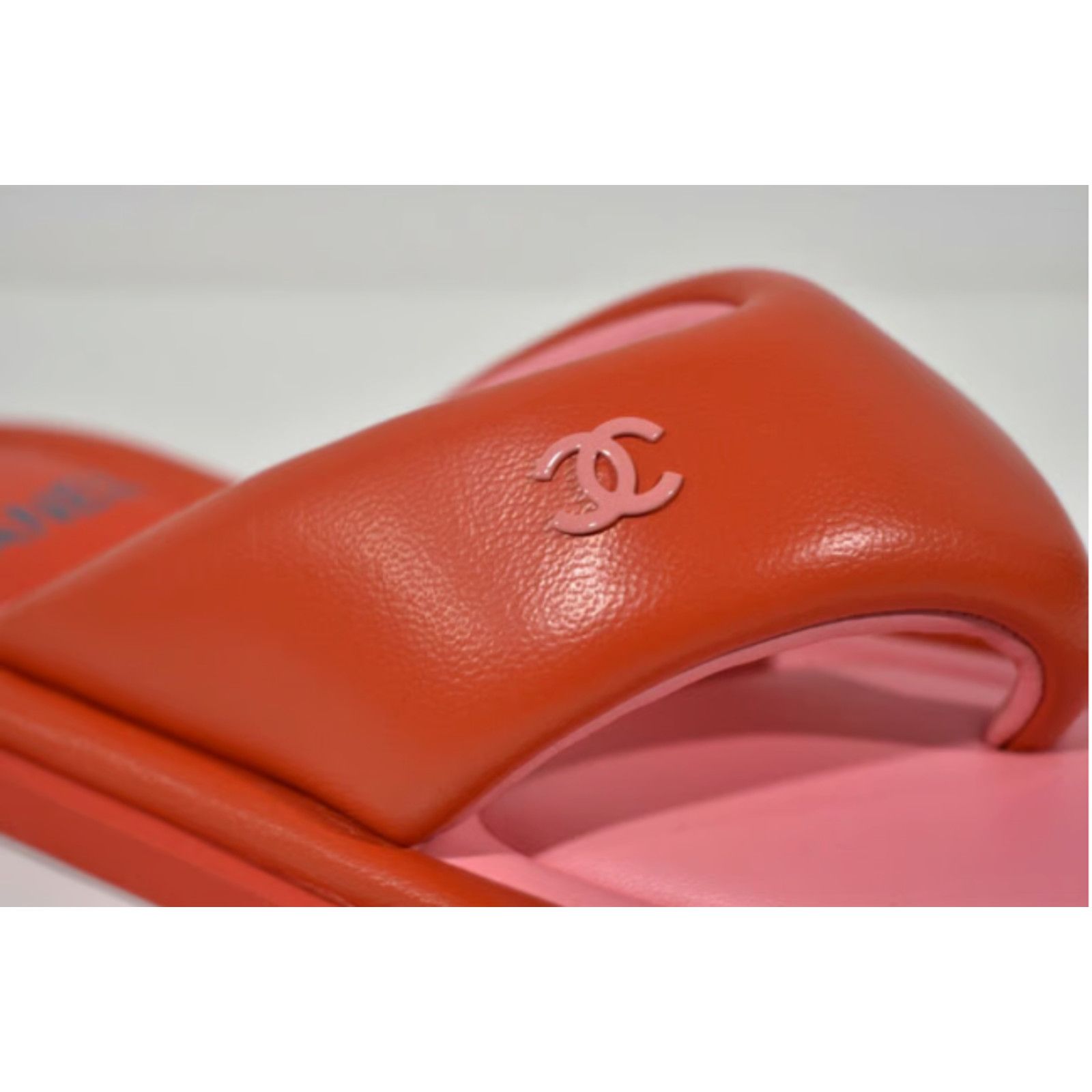 Chanel Chanel 22P Pink Red Lambskin Padded Pool Thong Logo Size US 12 / IT 42 - 4 Thumbnail
