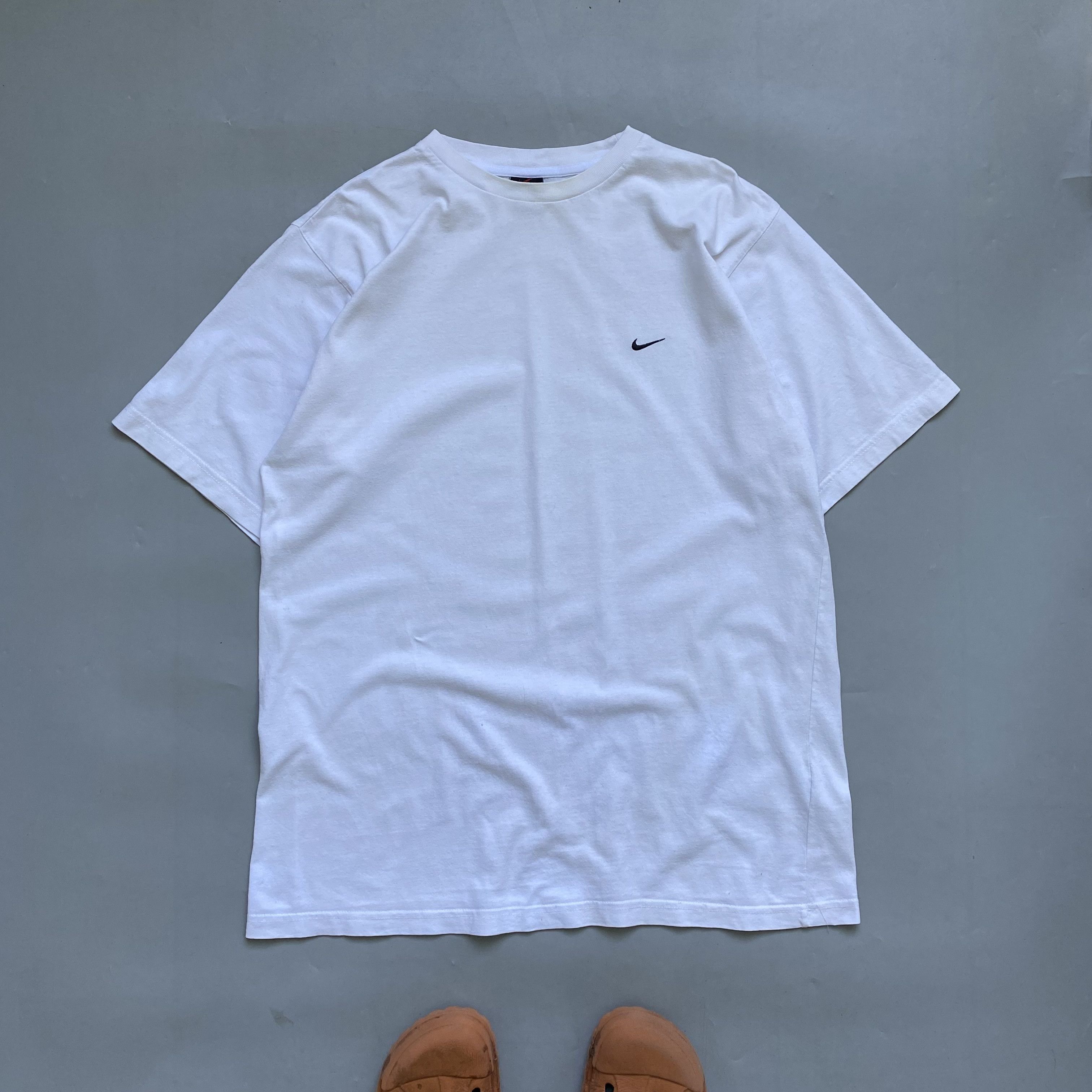 Nike ⚪️ Vintage 80s Nike Mini Swoosh logo TEE shirt Size US L / EU 52-54 / 3 - 1 Thumbnail