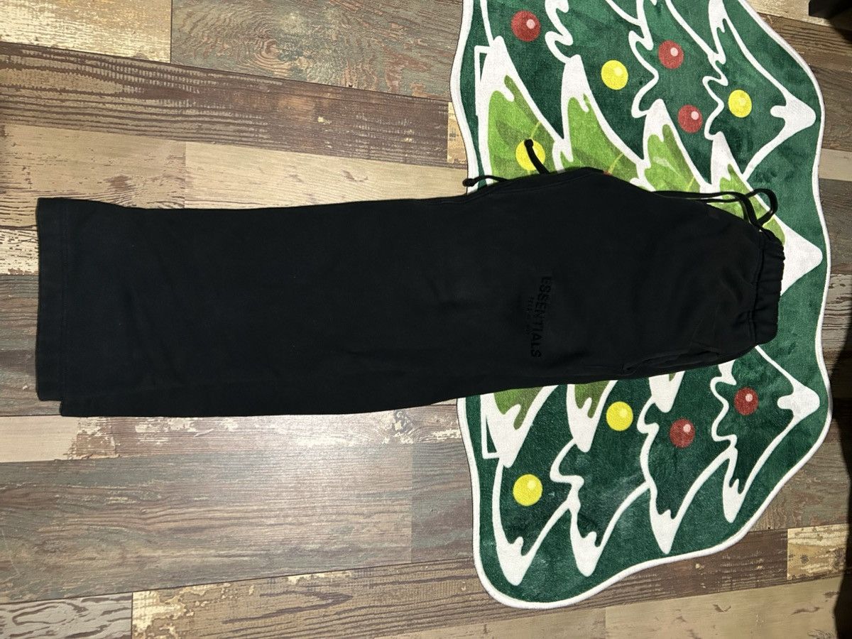 Essentials Black essentials sweats UNCUFFED Size US 30 / EU 46 - 3 Thumbnail