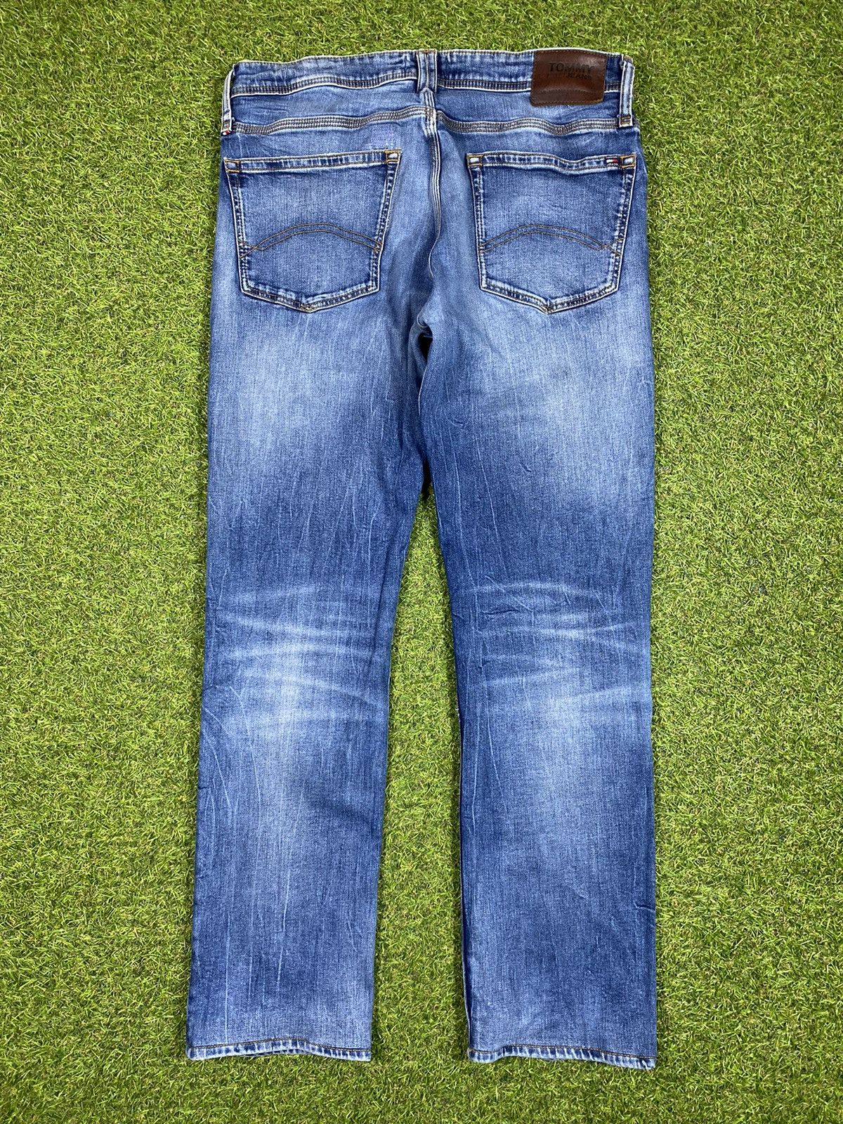 Tommy Hilfiger Vintage Y2k Hilfiger Denim jeans faded style size 33x32 Size US 33 - 3 Thumbnail