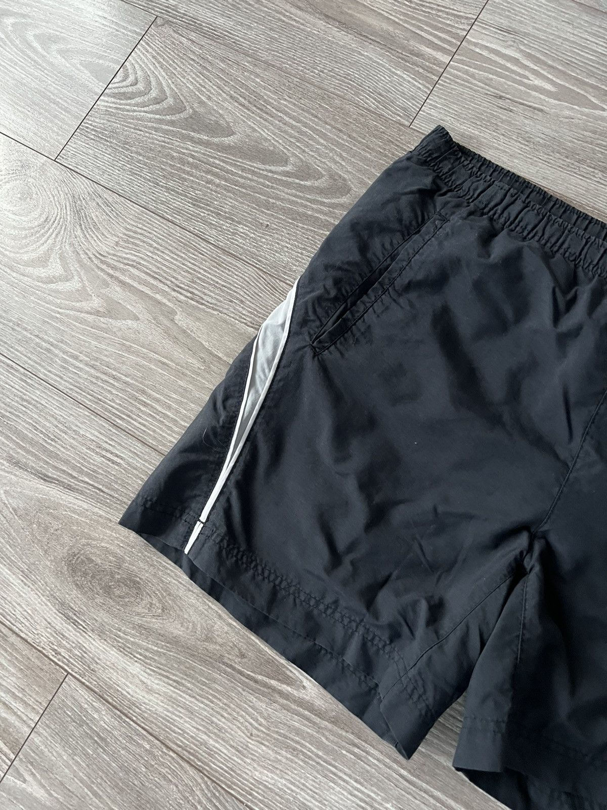 Nike × Vintage ‼️Vintage Nike Nylon Knited Swoosh Logo Shorts ‼️ Size US 36 / EU 52 - 10 Thumbnail
