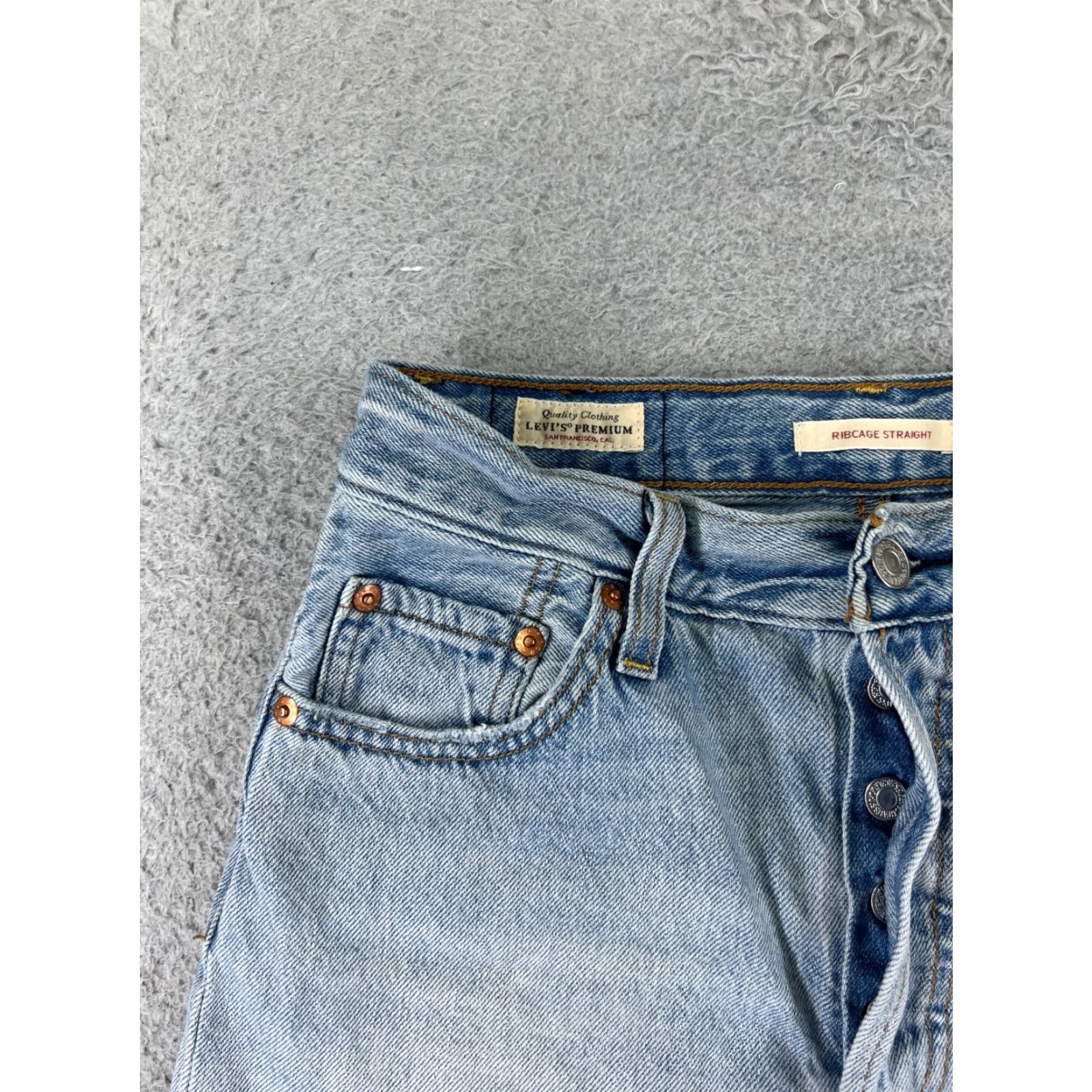 Levi's Levis Shorts Womens 26 Blue Denim Jean Cutoff Premium Light Wash 3 in Inseam 5-Pocket Stretch Casual Fall Summer Womens Size 26" / US 2 / IT 38 - 4 Thumbnail
