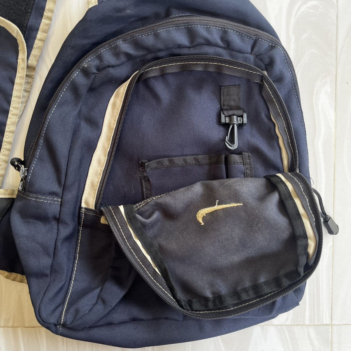 Nike Vintage 90s Nike sling bag Size ONE SIZE - 8 Thumbnail
