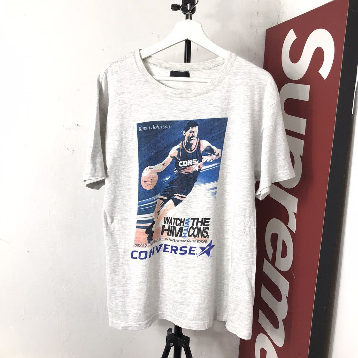 NBA Vintage 90s Kevin Johnson NBA Phoenix Suns T Shirt Size US M / EU 48-50 / 2 - 1 Thumbnail