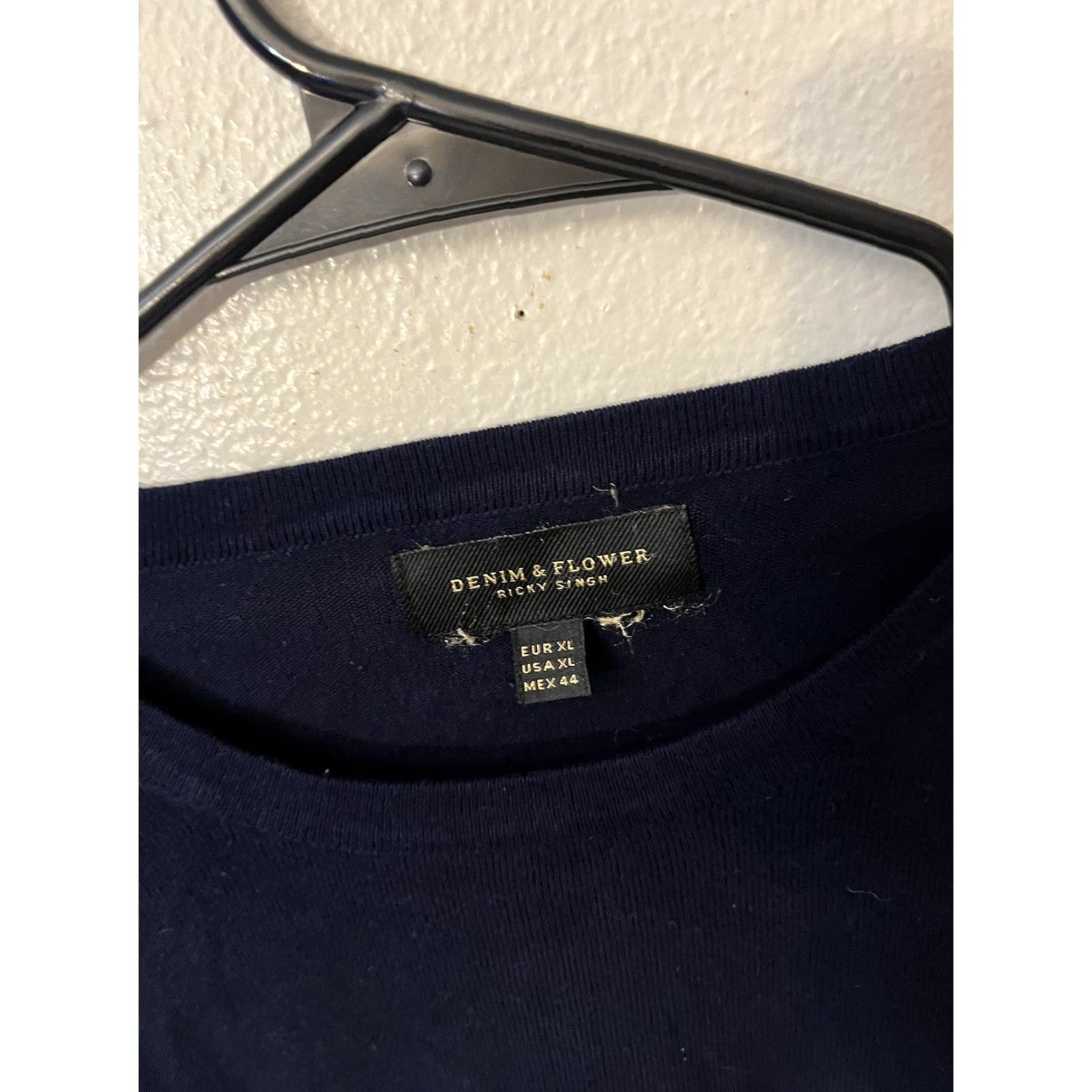 Denime VINTAGE Denim & Flower Men’s Shirt XL Long Sleeve Navy Blue Textured Pullover Crew Neck Cotton Fleece Flower Pattern Mens XL Navy Blue Shirt Size US XL / EU 56 / 4 - 2 Thumbnail