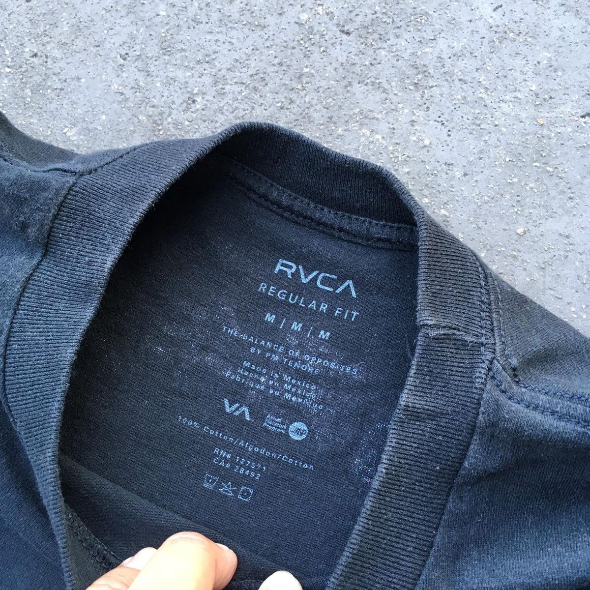 RVCA RARE ‼️ RVCA • Bruce Lee Size US M / EU 48-50 / 2 - 4 Thumbnail
