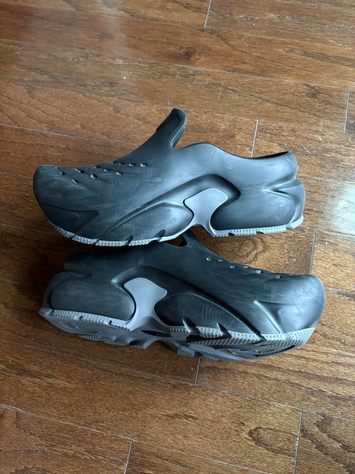 Louis Vuitton Louis Vuitton Black Shark Clog Sneaker Shoes Size US 10 / EU 43 - 4 Thumbnail