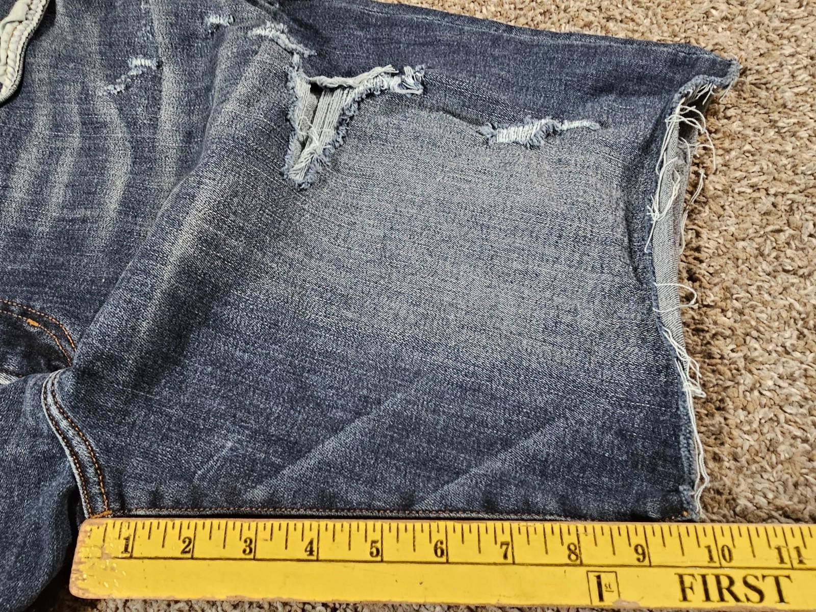 American Eagle Outfitters American Eagle Destroyed Cutoff Jeans Size 42 Size 42" / US 20 - 8 Thumbnail